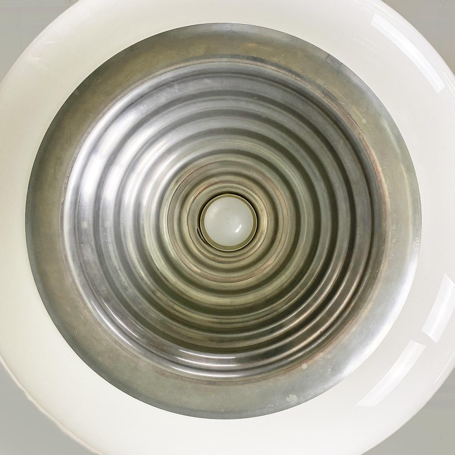 Moderner italienischer schwarz-weißer Kronleuchter der Gebrüder Castiglioni, Flos 1965 (Mid-20th Century) im Angebot