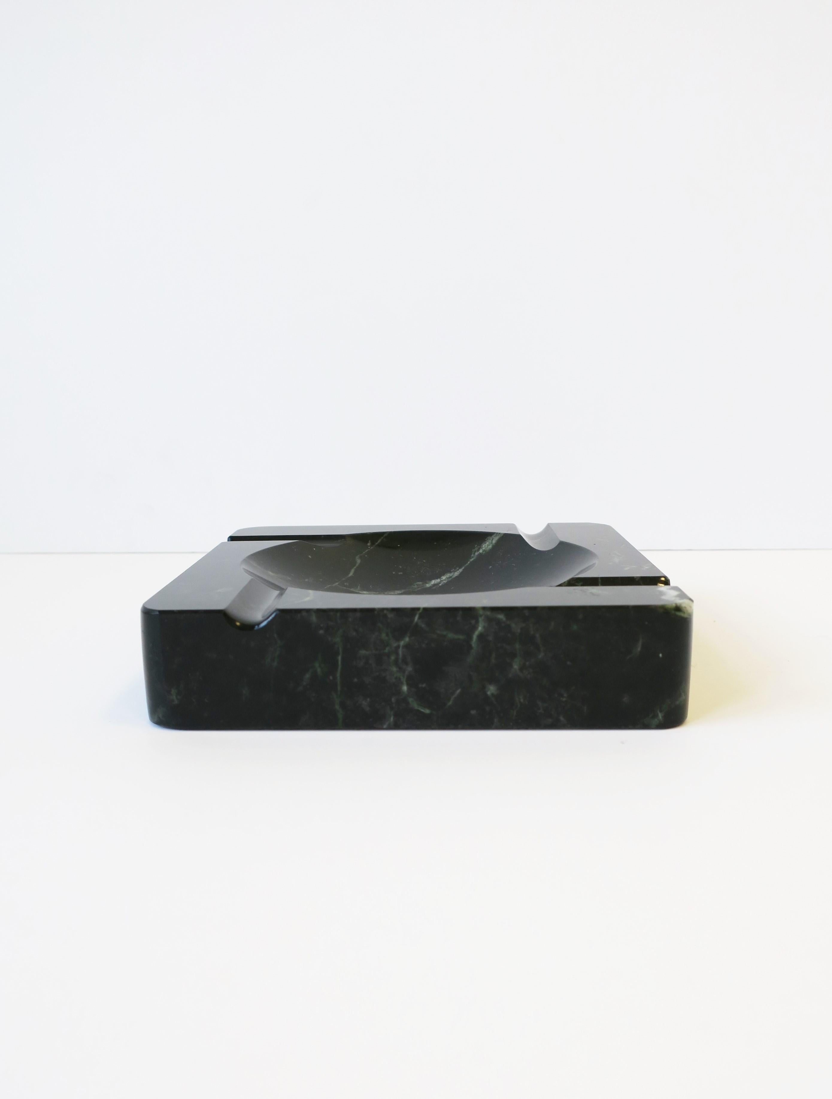 Vide-Poche ou cendrier italien en marbre, Italie, années 1970 en vente 4