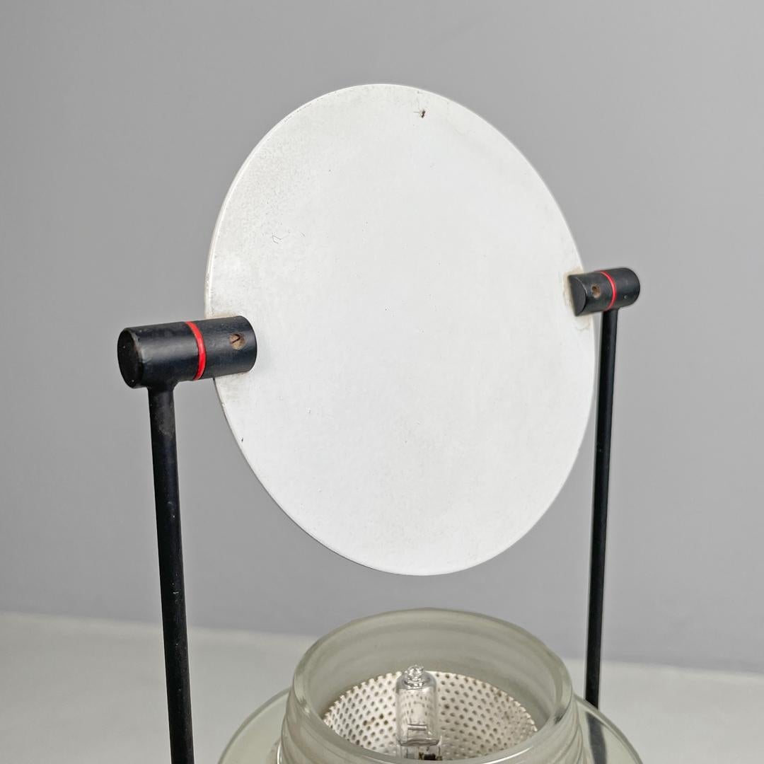 Lampe de table italienne moderne en métal noir et blanc avec lumière directionnelle, années 1980. en vente 5
