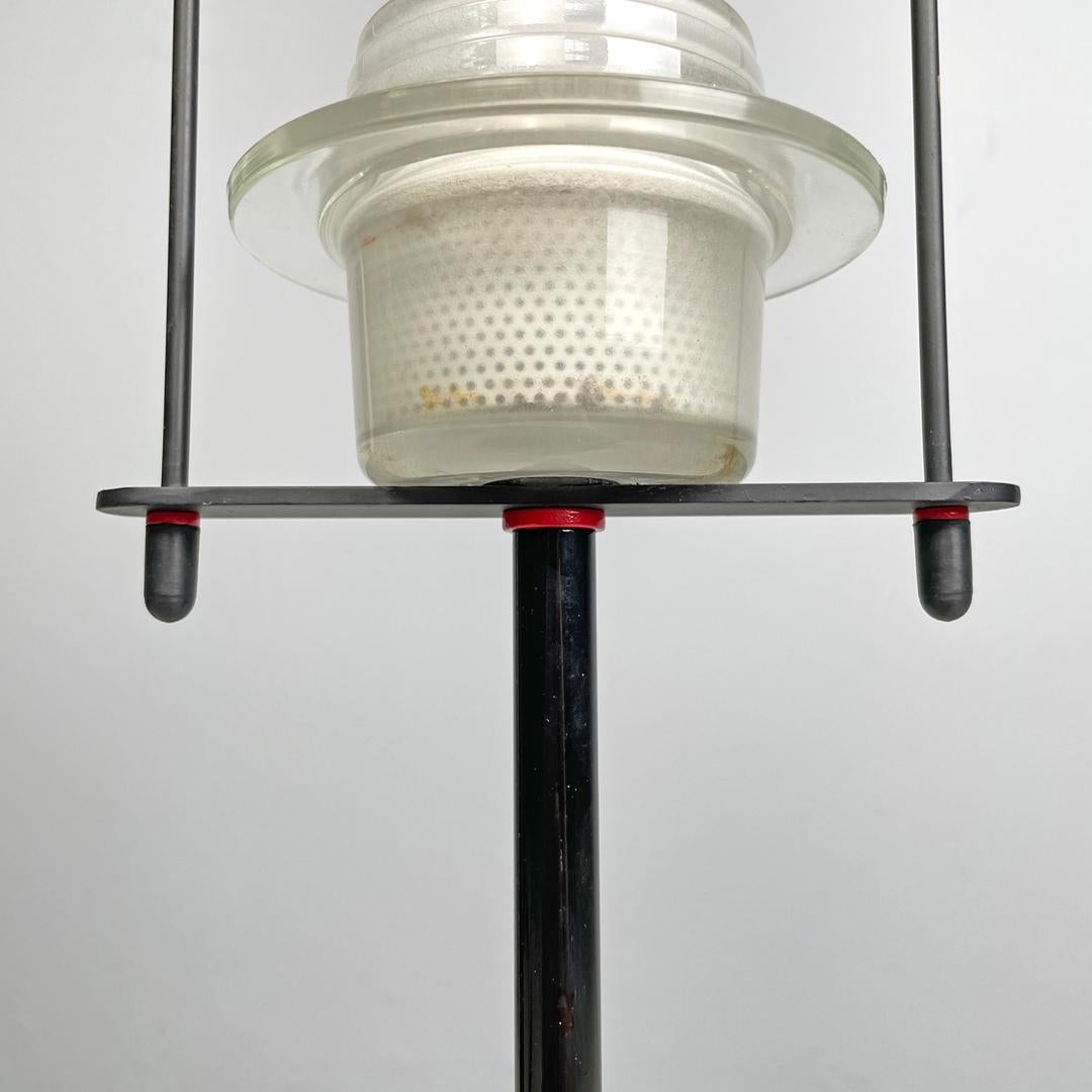 Lampe de table italienne moderne en métal noir et blanc avec lumière directionnelle, années 1980. en vente 8
