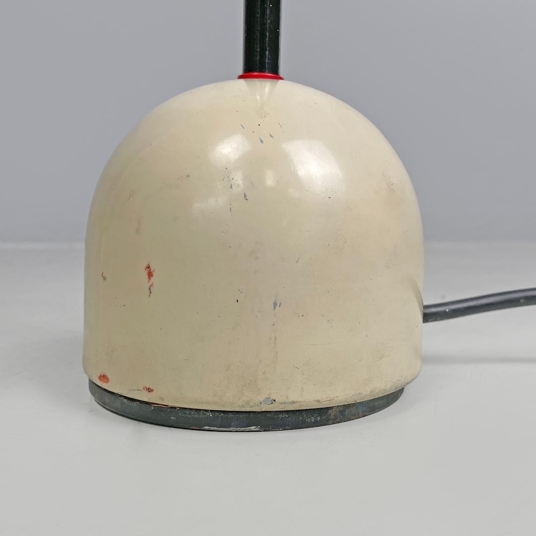 Lampe de table italienne moderne en métal noir et blanc avec lumière directionnelle, années 1980. en vente 10