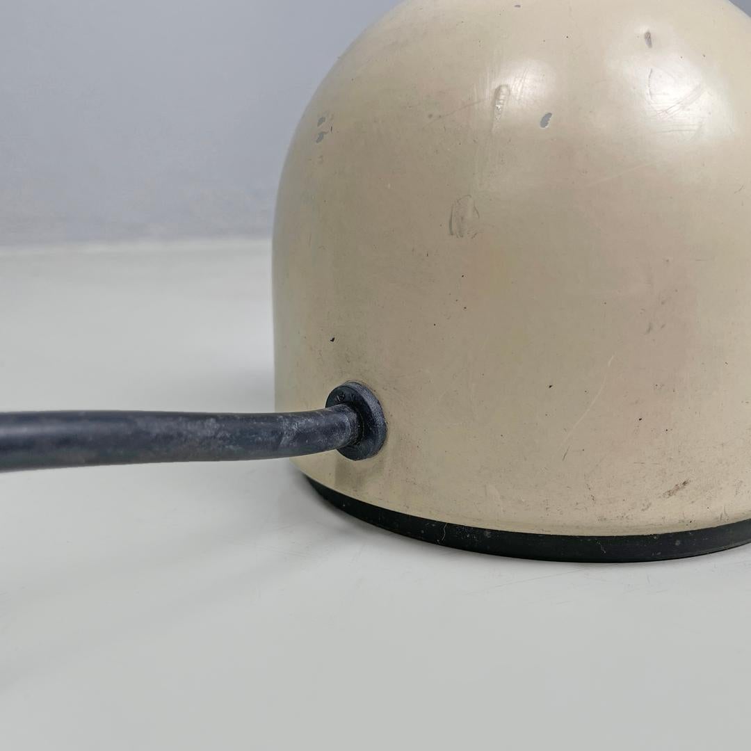 Lampe de table italienne moderne en métal noir et blanc avec lumière directionnelle, années 1980. en vente 11