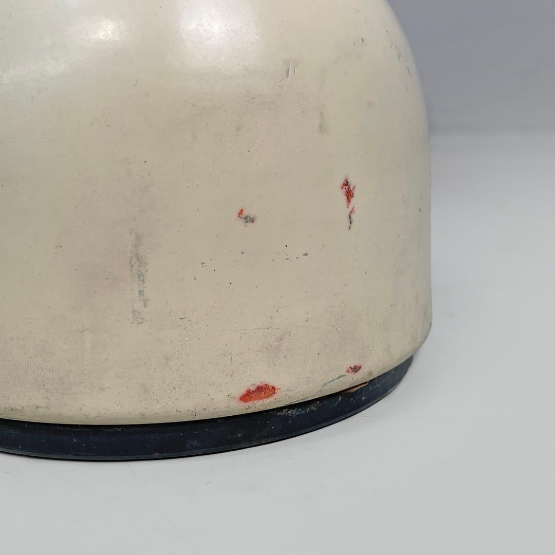 Lampe de table italienne moderne en métal noir et blanc avec lumière directionnelle, années 1980. en vente 12
