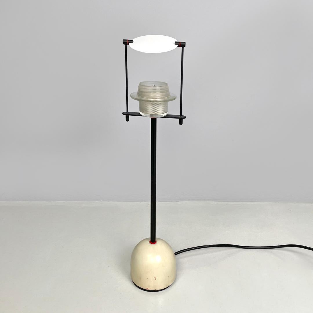 Lampe de table italienne moderne en métal noir et blanc avec lumière directionnelle, années 1980. en vente 1