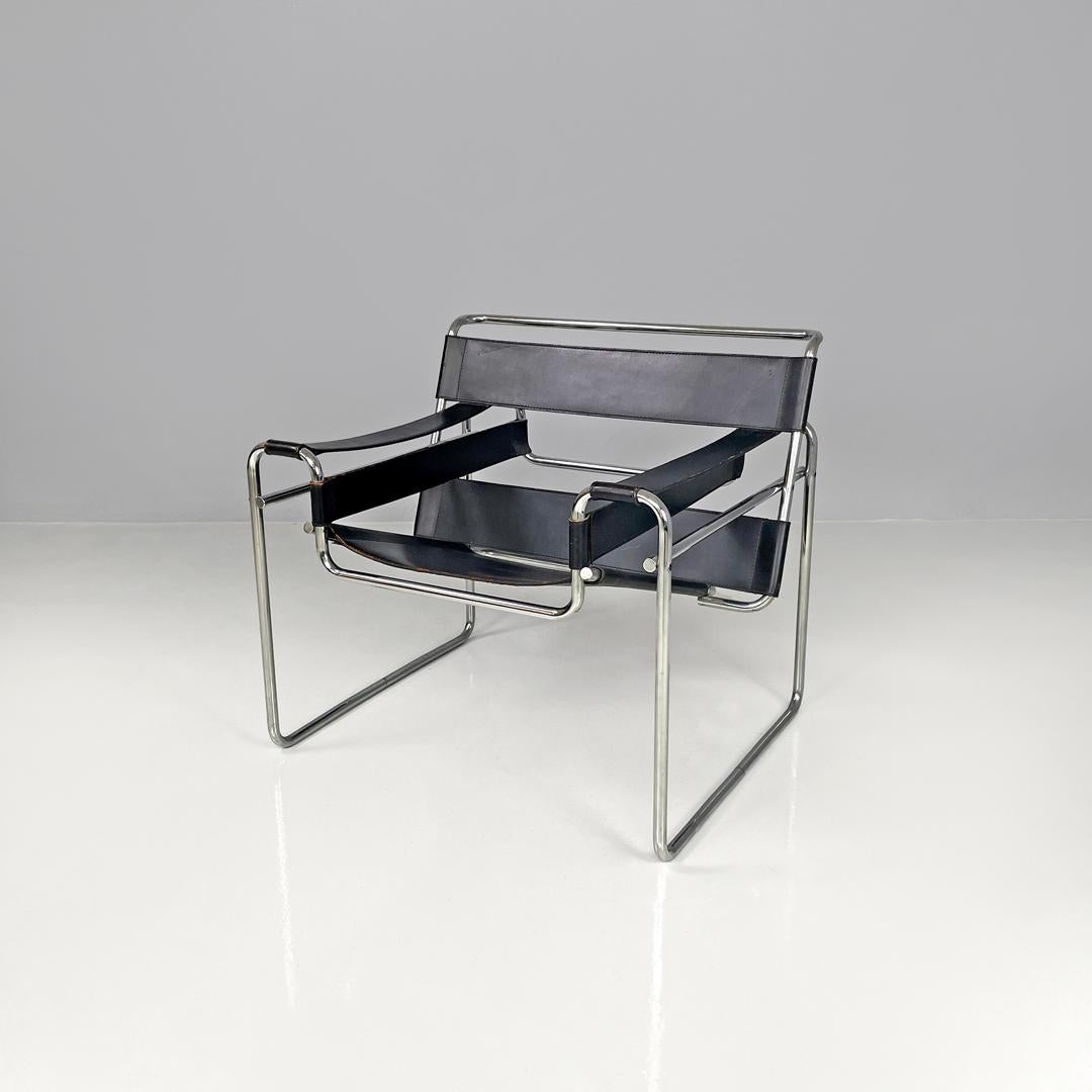 Italian modern black armchair Wassily or B3 by Marcel Breuer for Gavina, 1970s
Armchair mod. Wassily or B3, with chromed tubular steel structure. The seat, armrests and backrest are made up of bands entirely in black leather with visible
