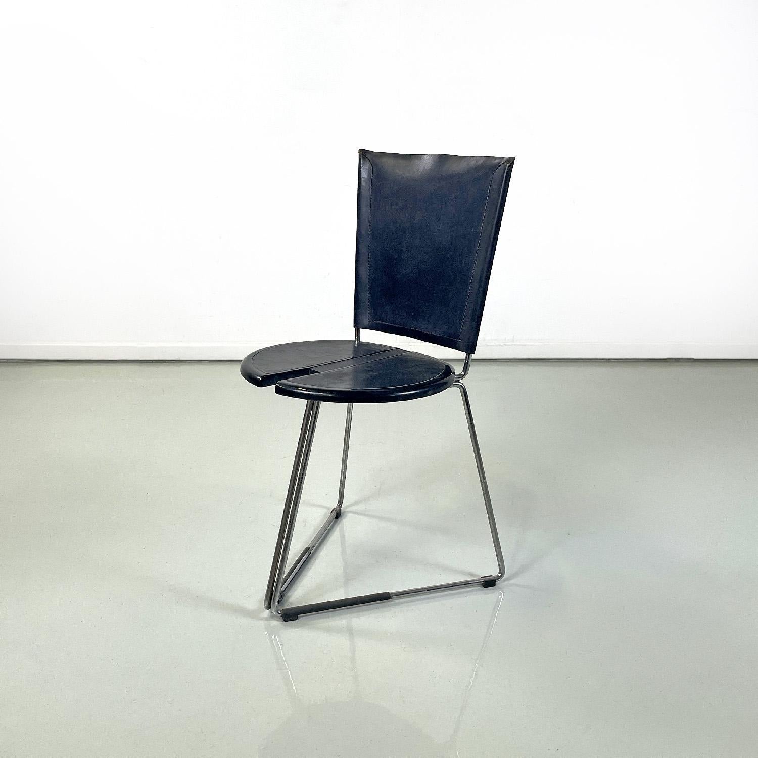 Chaise moderne italienne Terna par Gaspare Cairoli pour Seccose, 1980
Chaise mod. Terna avec base triangulaire. Le siège est rond, en plastique noir, avec deux parties semi-circulaires recouvertes de cuir noir et doté d'une cavité. Le dossier est en