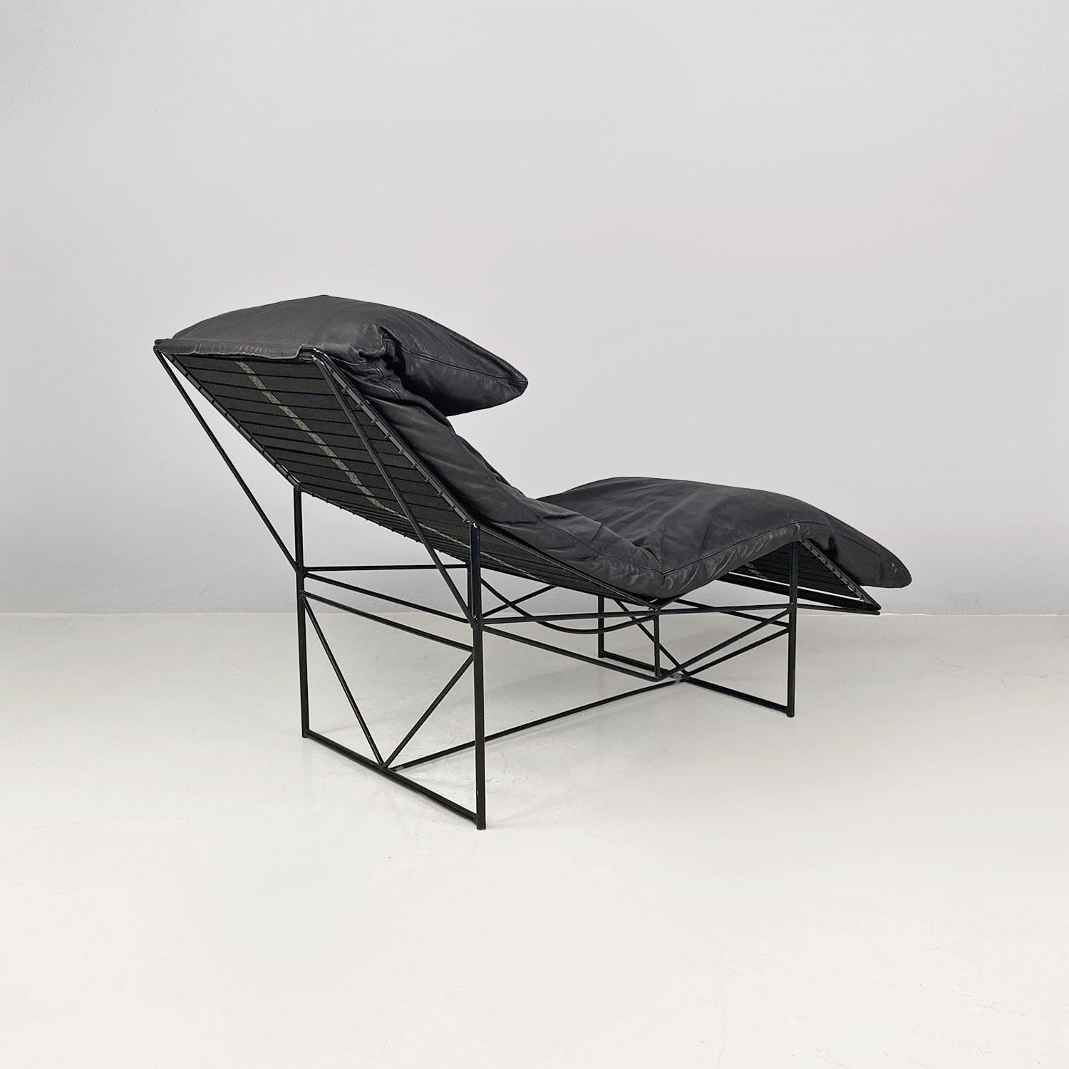 Mid-Century Modern Italian modern black chaise lounge by Paolo Passerini for Uvet Dimensione, 1980s
