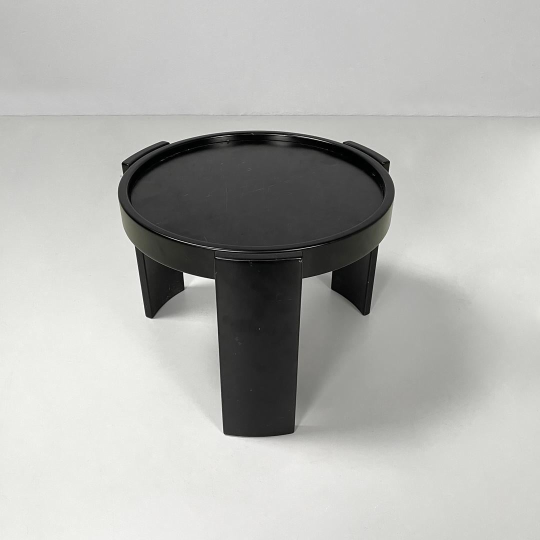 Italian modern Black coffee table 780/783 Gianfranco Frattini for Cassina, 1970s
Coffee table mod. 780/783 with round base lacquered black with matt finish. The structure is composed of a removable laminate top with a white side and a black side to