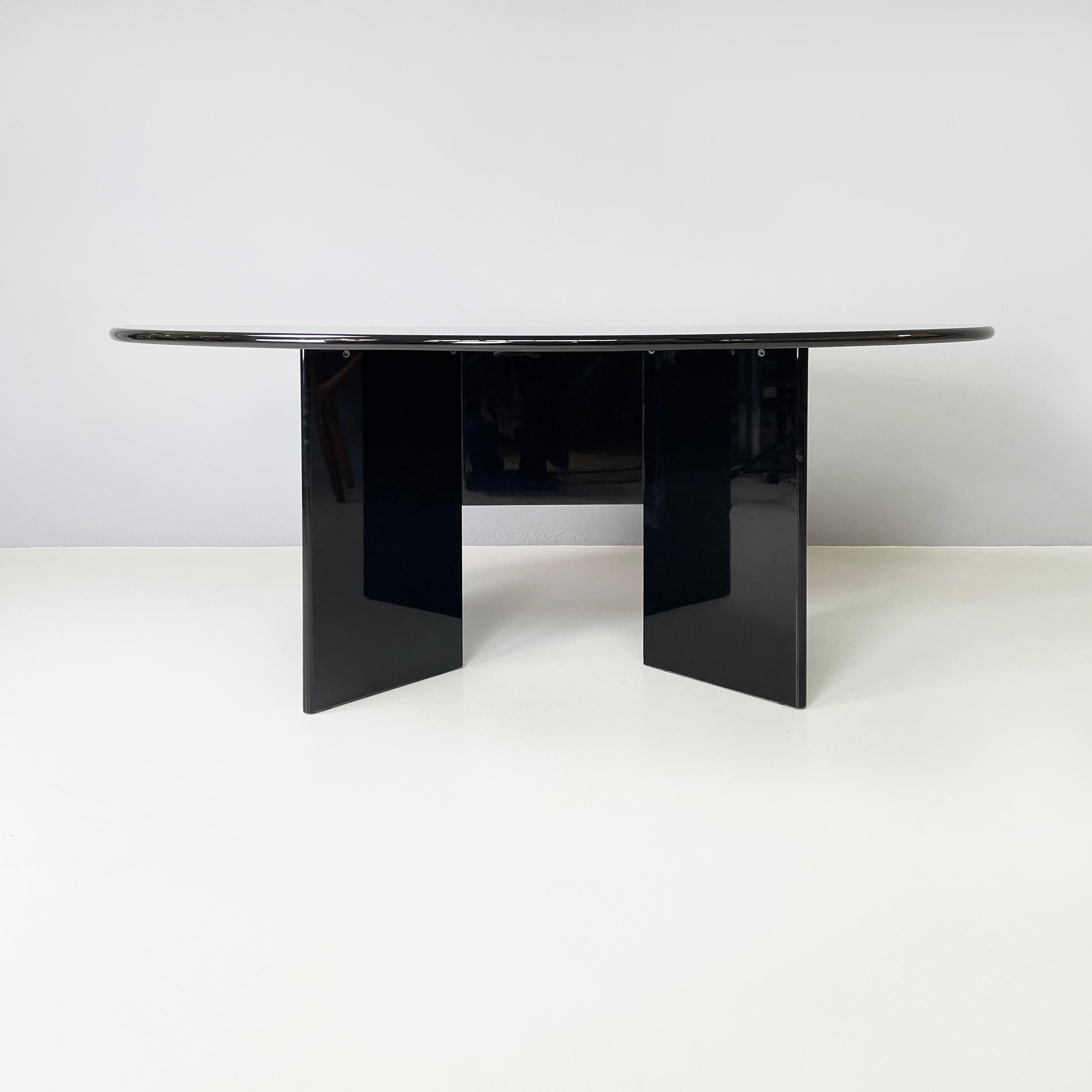 Italian modern Black Dining table or console by Takahama for Cassina, 1970s In Good Condition For Sale In MIlano, IT