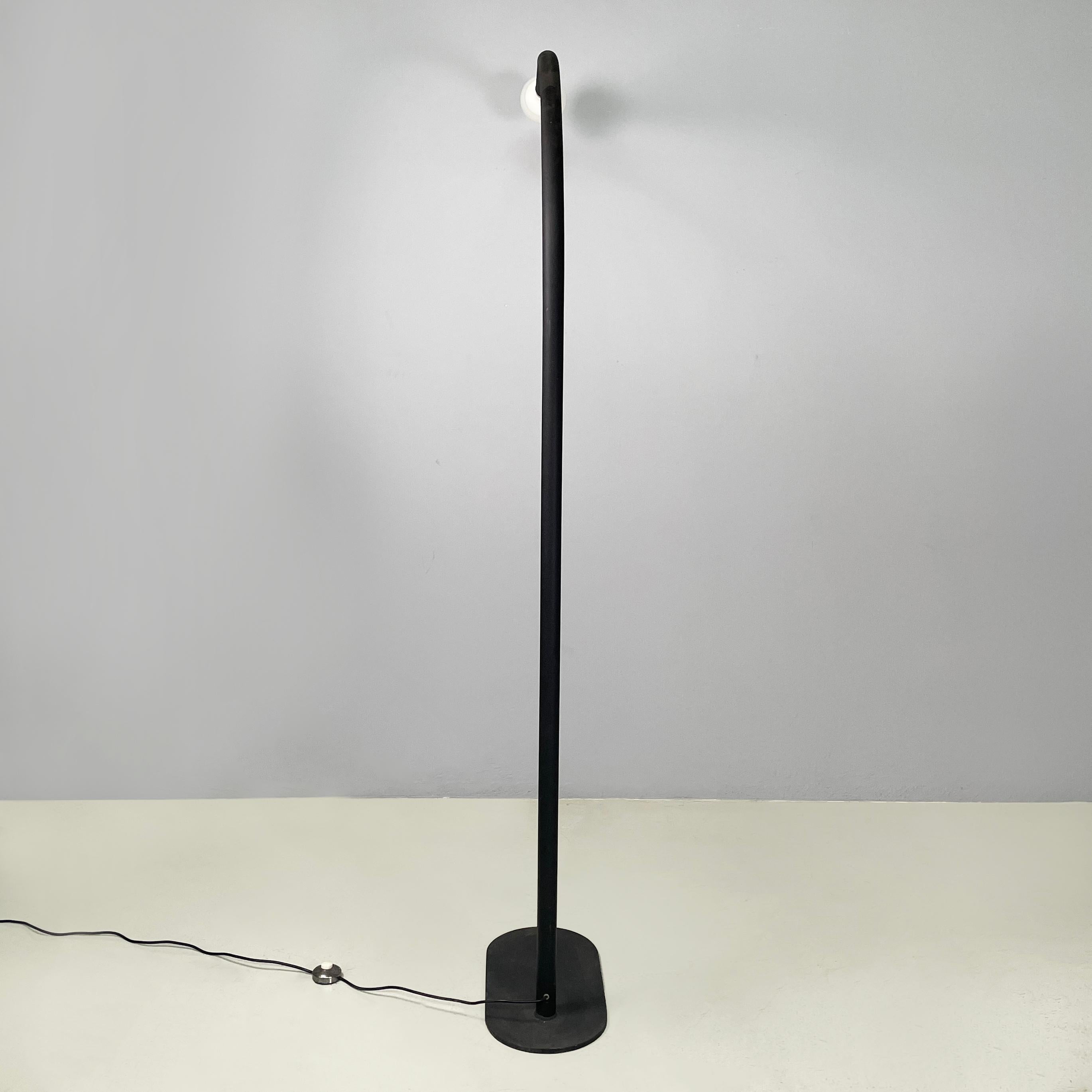 Italian modern Black embossed metal floor lamp by Tito Agnoli Bieffeplast, 1970s In Good Condition For Sale In MIlano, IT