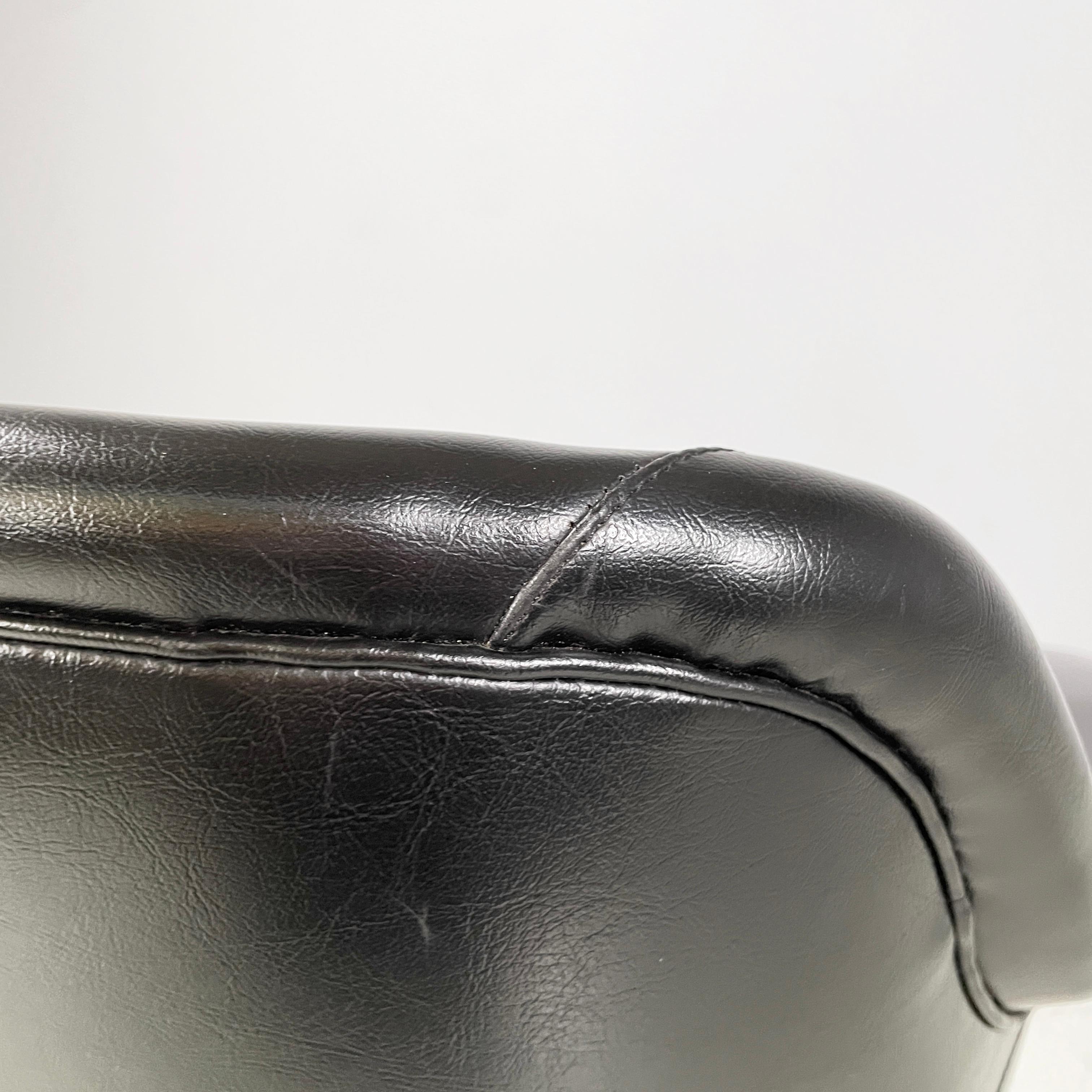 Fauteuil moderne italien en cuir noir et métal par Cassina, années 1970. en vente 5
