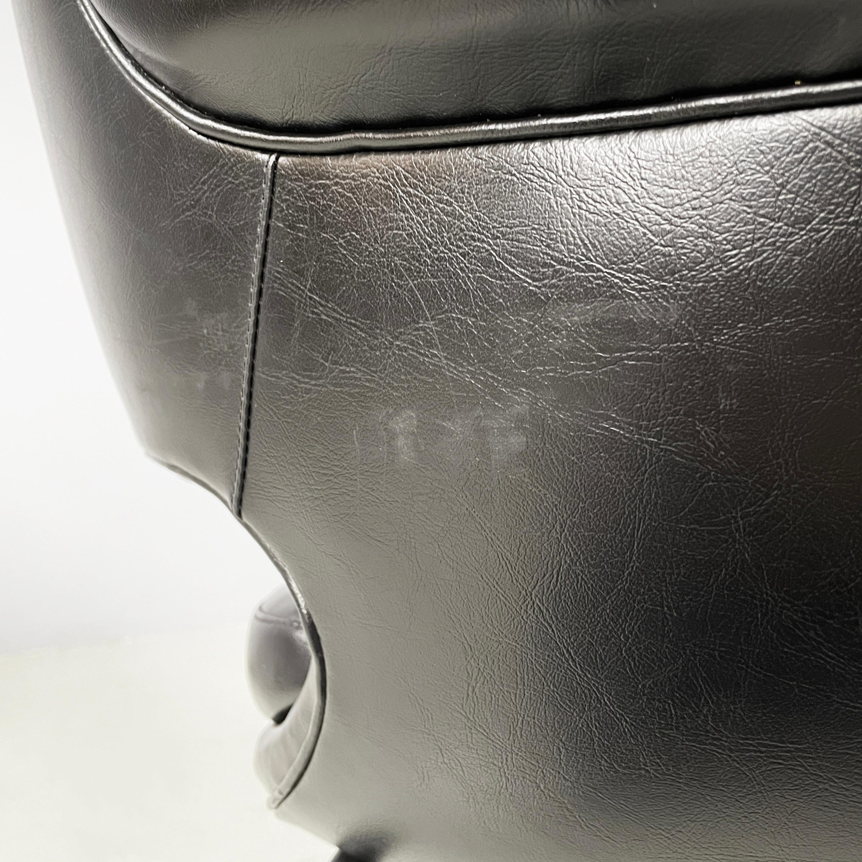 Poltrona moderna italiana in pelle nera e metallo di Cassina, anni '70 in vendita 5