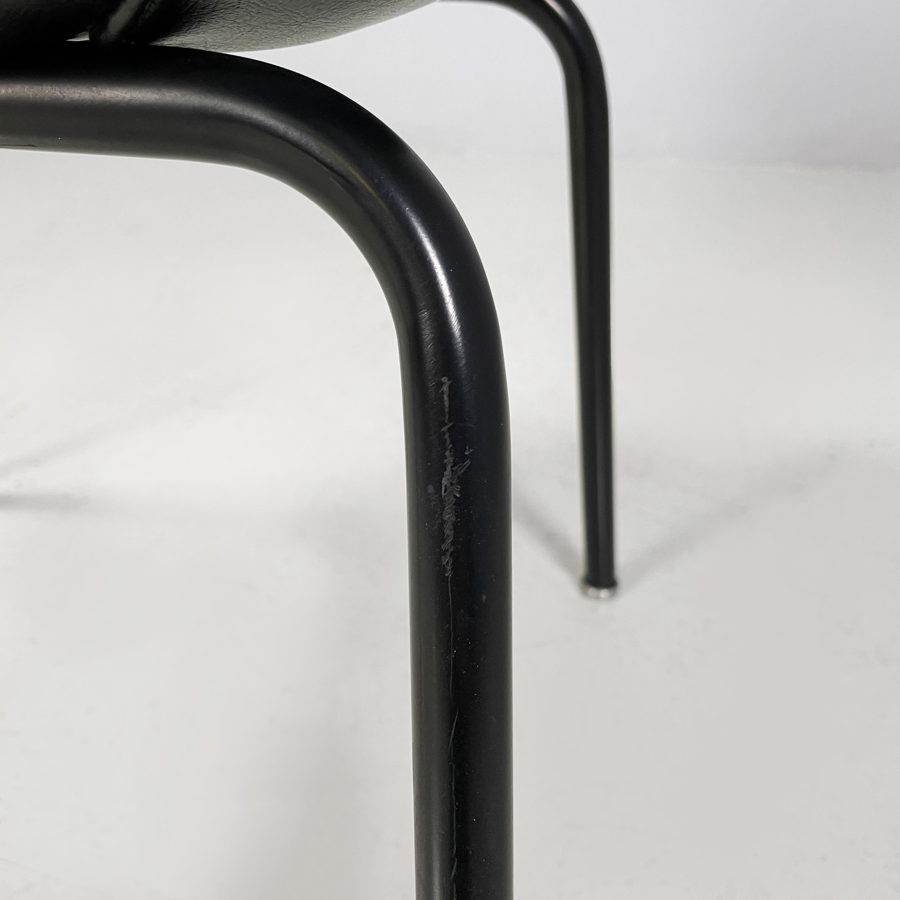 Poltrona moderna italiana in pelle nera e metallo di Cassina, anni '70 in vendita 6