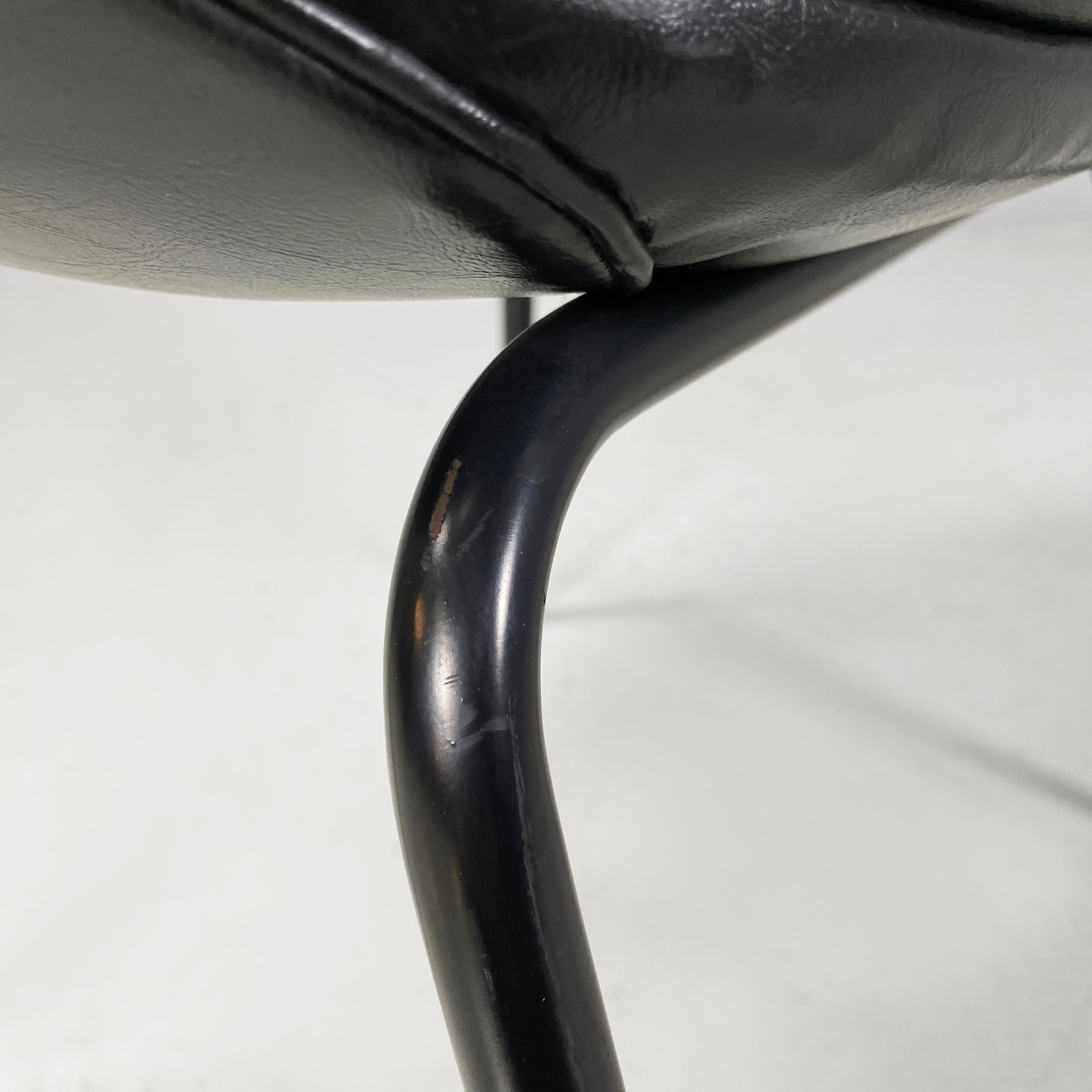Poltrona moderna italiana in pelle nera e metallo di Cassina, anni '70 in vendita 7