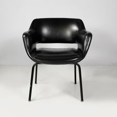 Fauteuil moderne italien en cuir noir et métal par Cassina, années 1970.