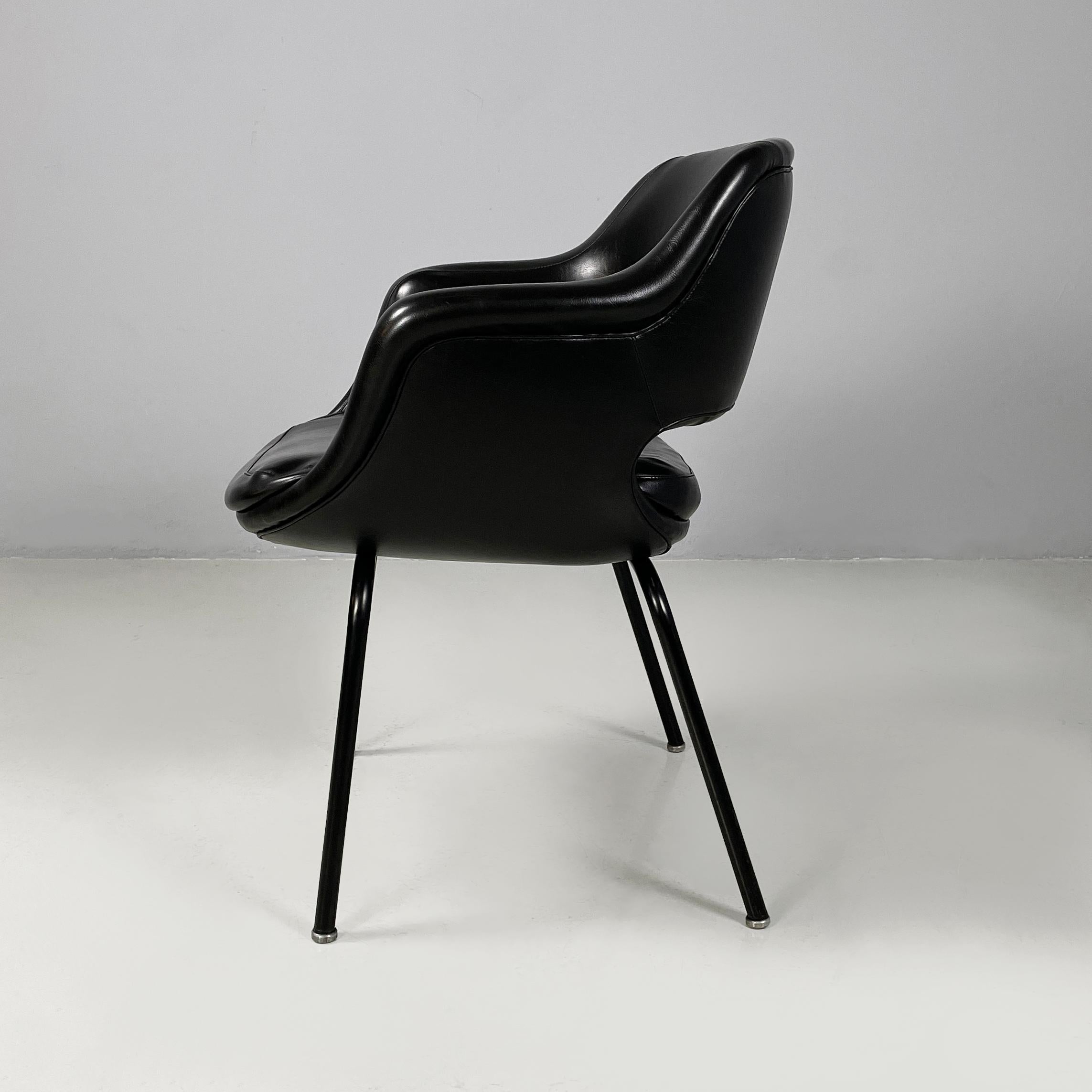 Moderno Poltrona moderna italiana in pelle nera e metallo di Cassina, anni '70 in vendita