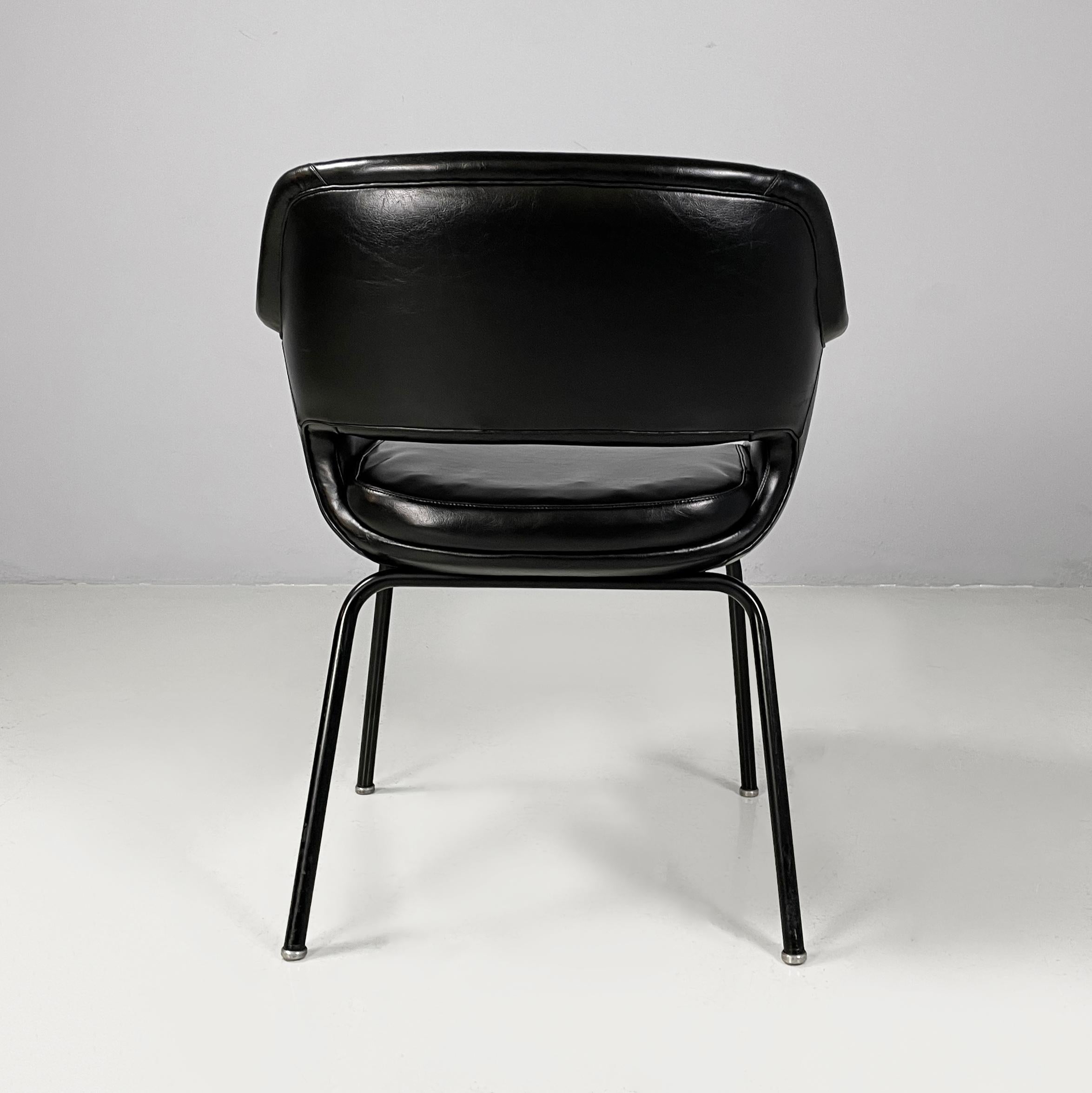 Poltrona moderna italiana in pelle nera e metallo di Cassina, anni '70 In condizioni buone in vendita a MIlano, IT