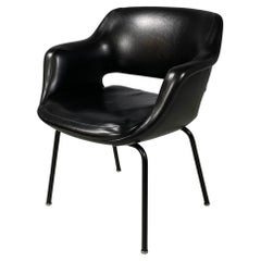 Moderner italienischer Sessel aus schwarzem Leder und Metall von Cassina, 1970er Jahre