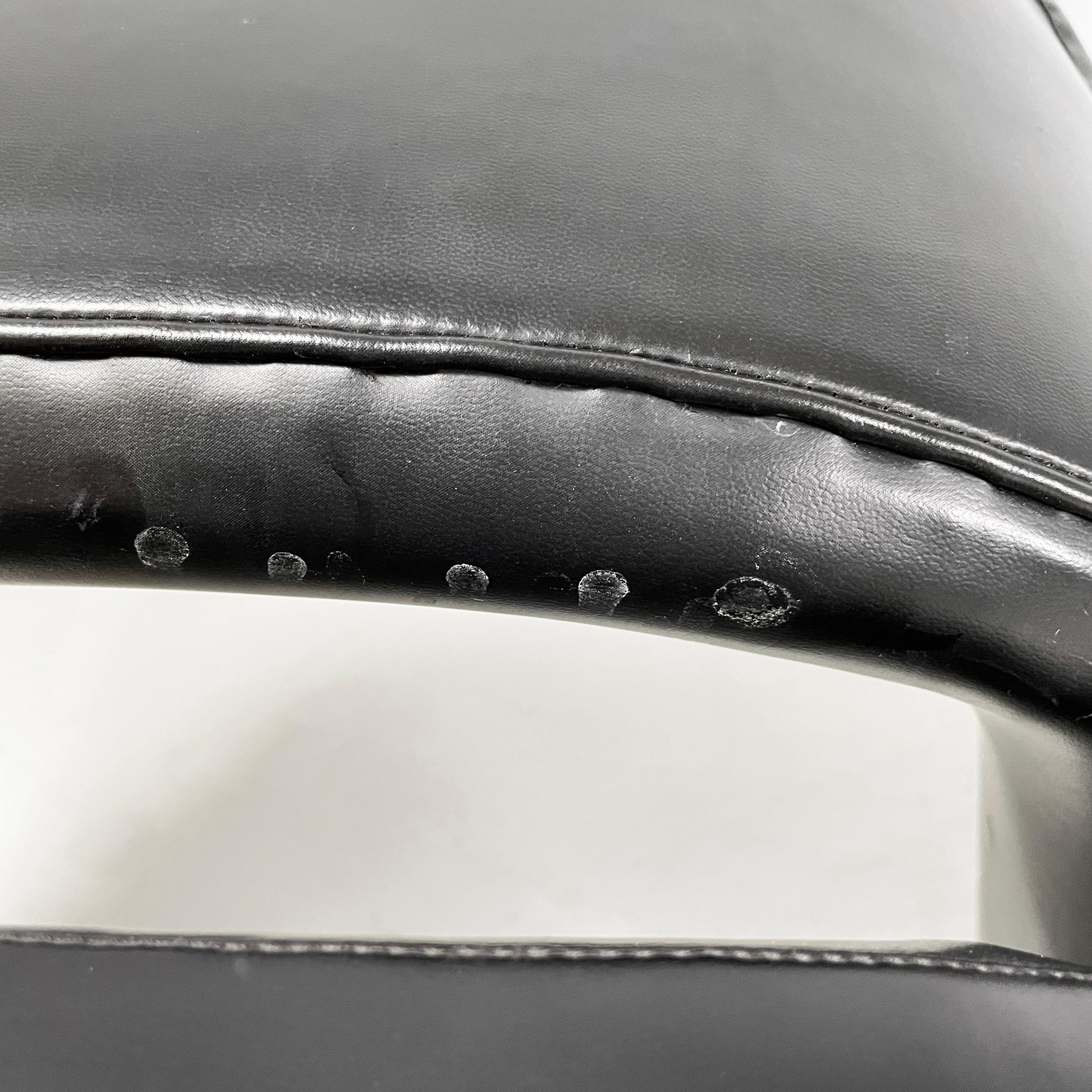 Poltrone moderne italiane in pelle nera e metallo di Cassina, anni '70 in vendita 5