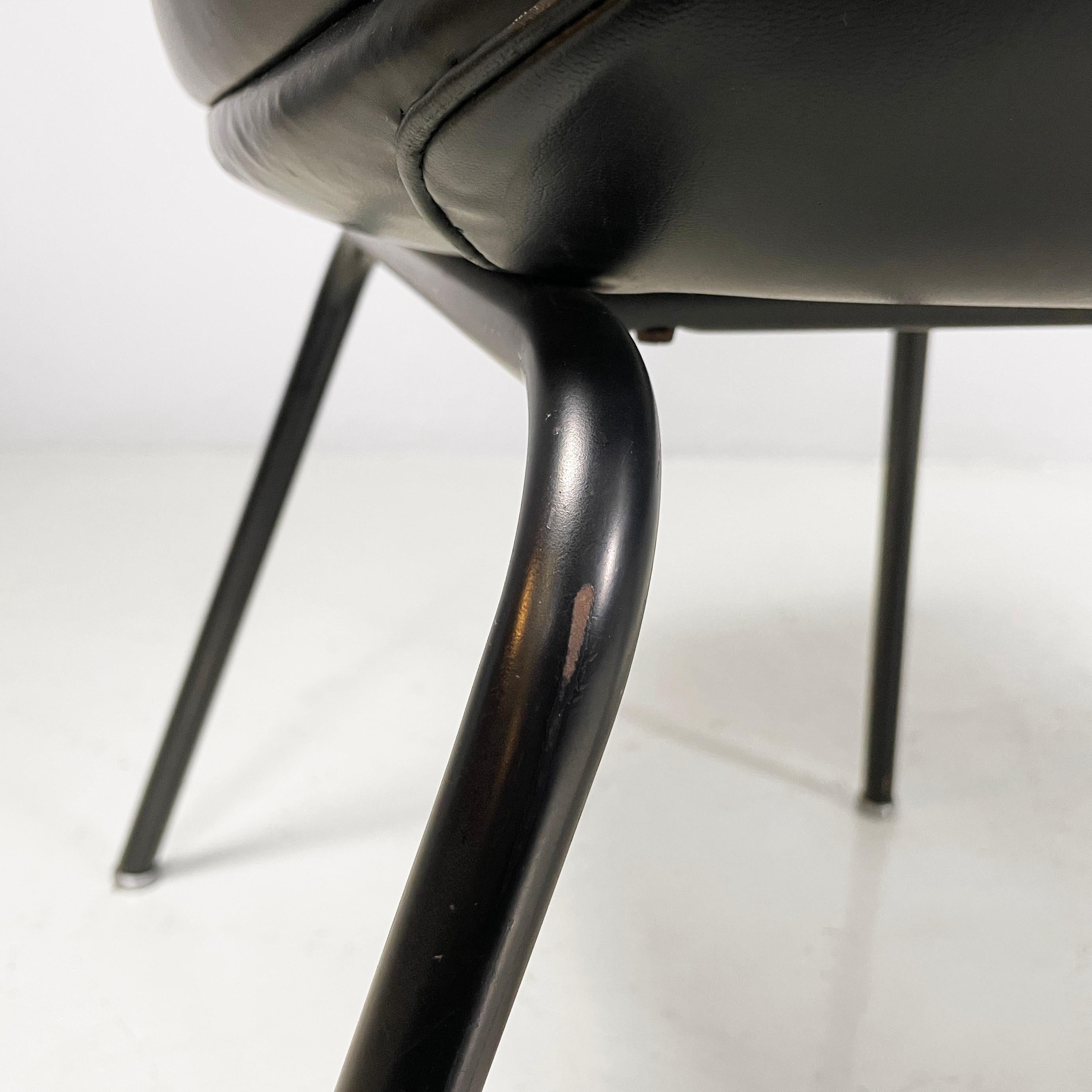 Poltrone moderne italiane in pelle nera e metallo di Cassina, anni '70 in vendita 8