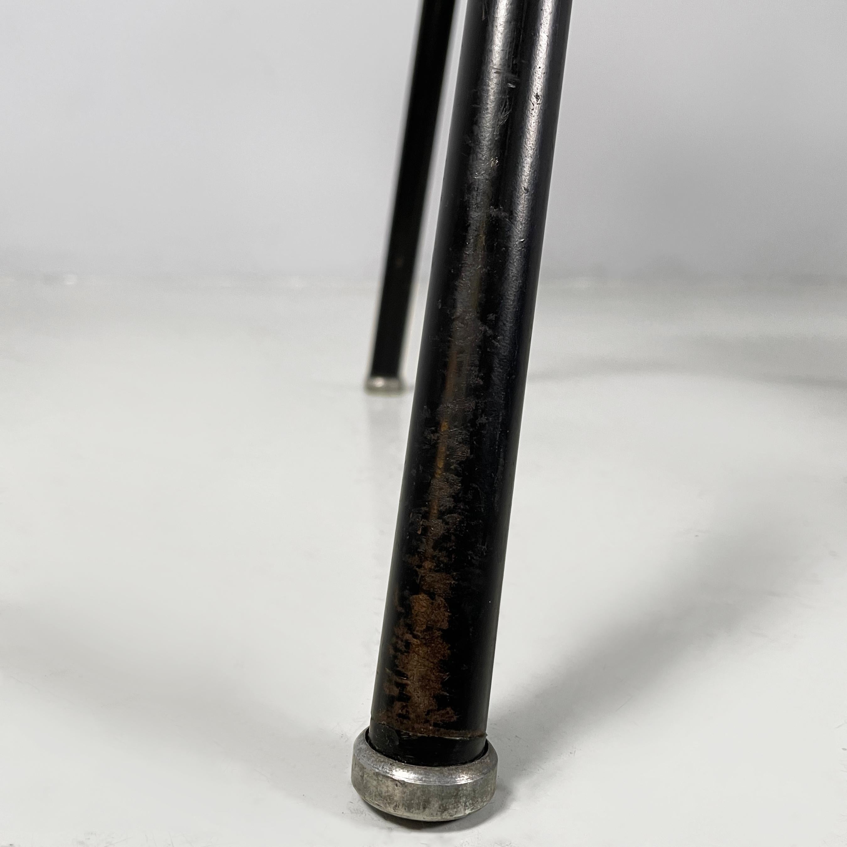 Poltrone moderne italiane in pelle nera e metallo di Cassina, anni '70 in vendita 10