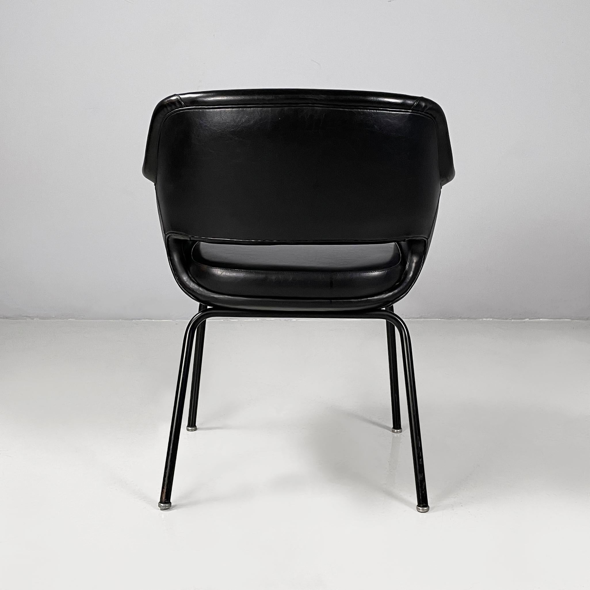 Italiano Poltrone moderne italiane in pelle nera e metallo di Cassina, anni '70 in vendita