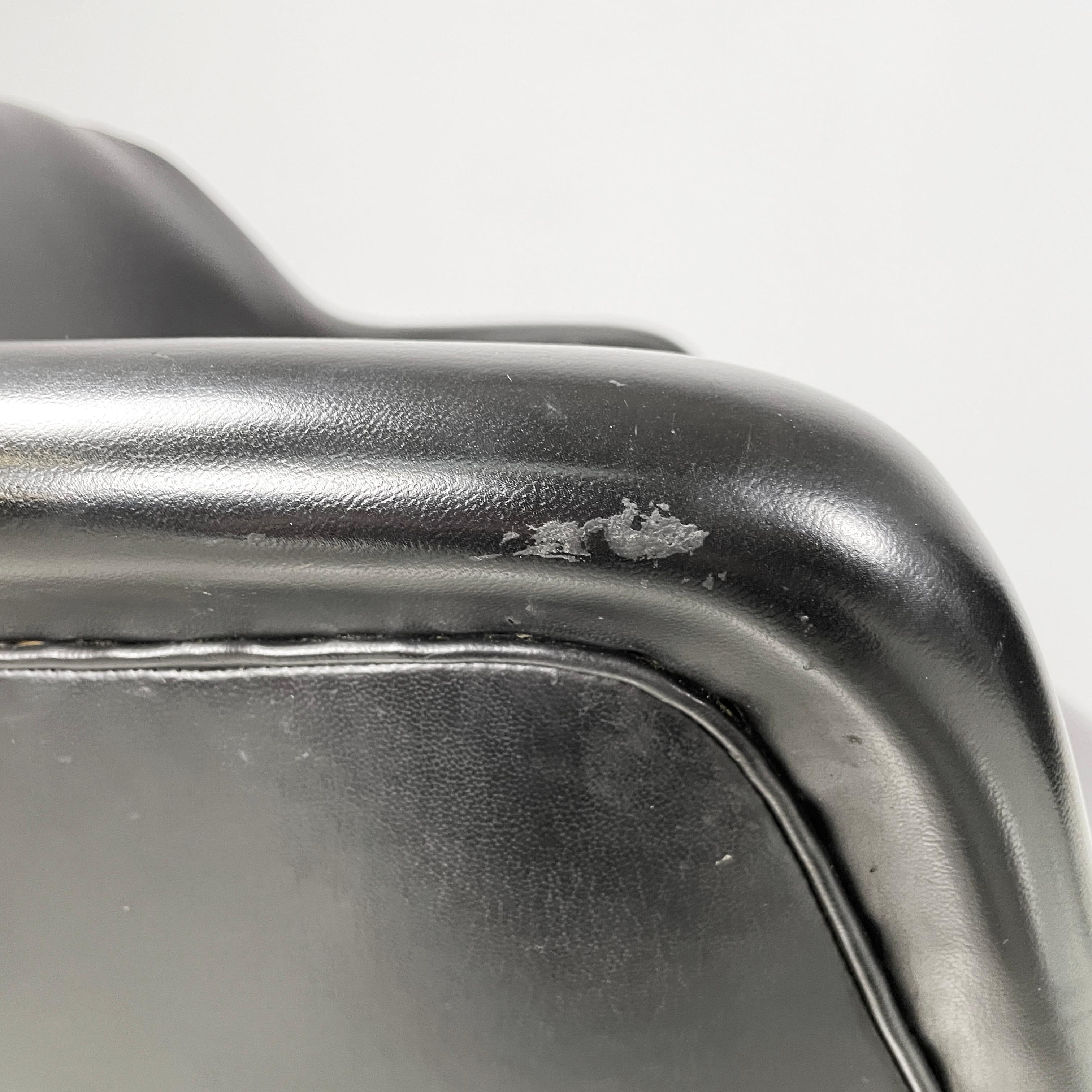 Poltrone moderne italiane in pelle nera e metallo di Cassina, anni '70 in vendita 2
