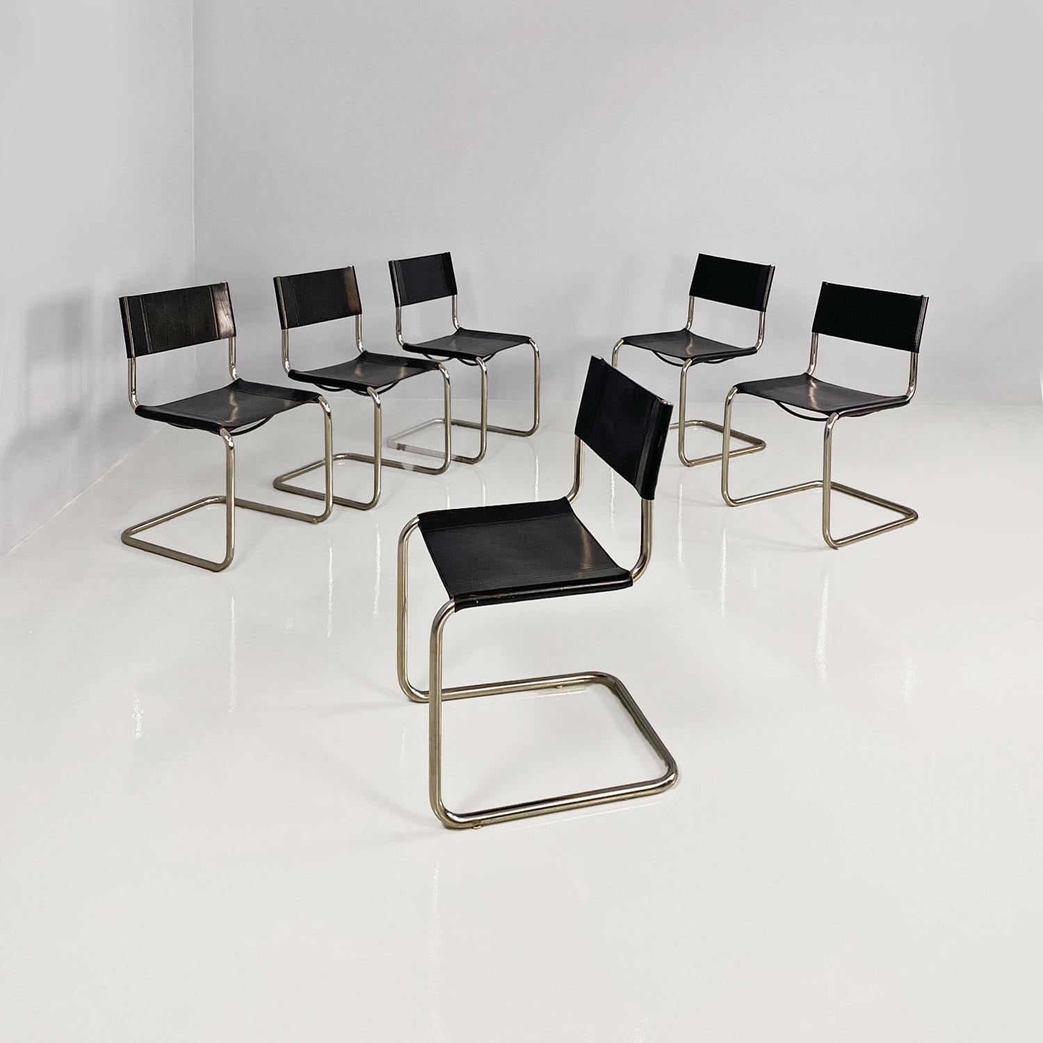 Chaises modernes italiennes en cuir noir et métal chromé tubulaire par Zanotta, années 1970.
Ensemble composé de six chaises avec structure tubulaire en métal chromé et assise et dossier en cuir noir. Sous le siège se trouvent deux supports