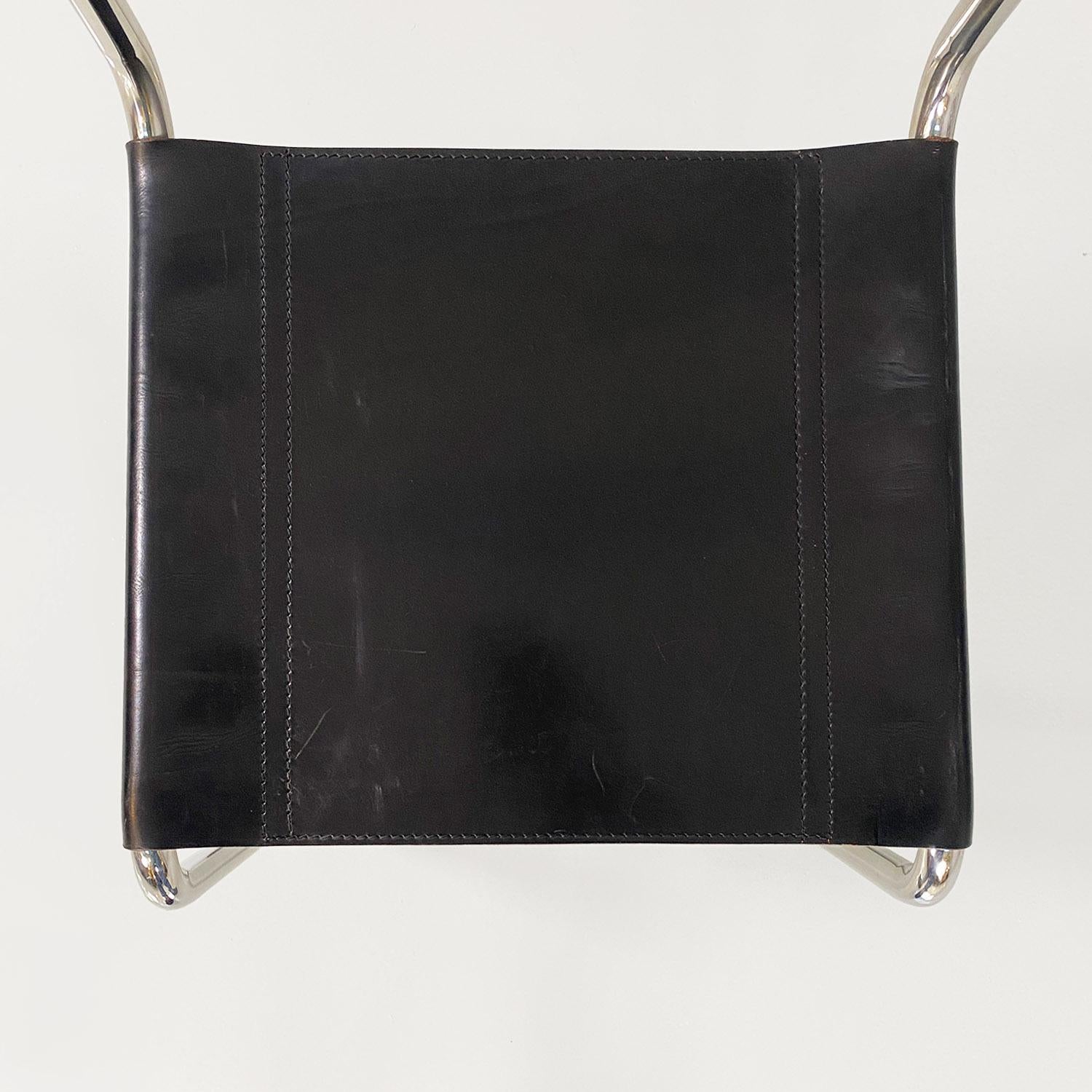 Chaises modernes italiennes en cuir noir et métal chromé tubulaire par Zanotta, années 1970. en vente 3