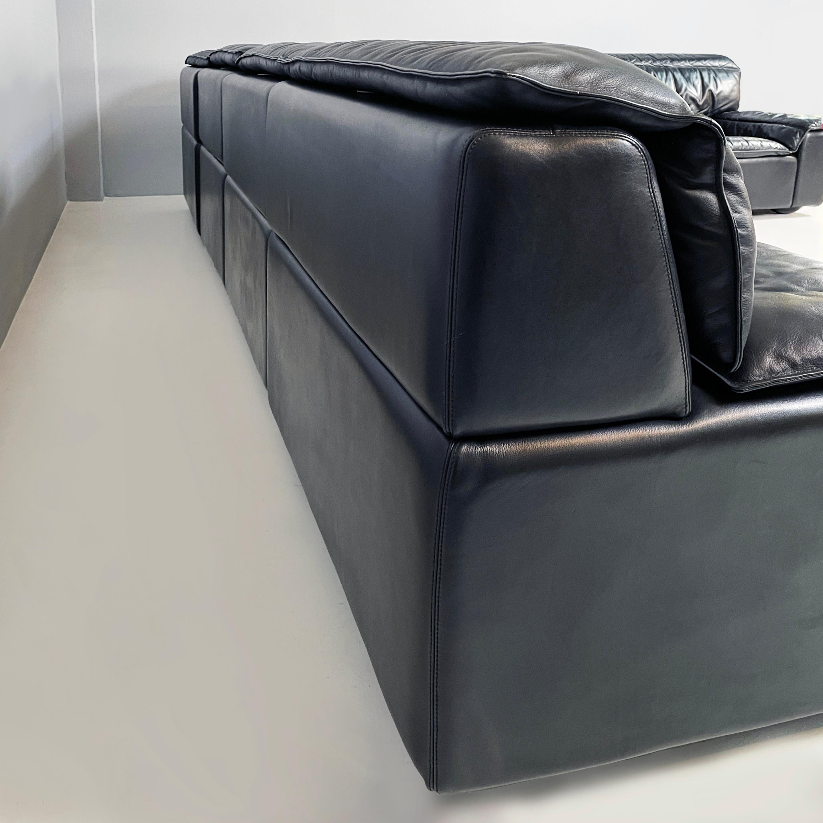 Italian modern black leather sofa Bogo Carlo Bartoli Rossi for Albizzate, 1970s For Sale 10
