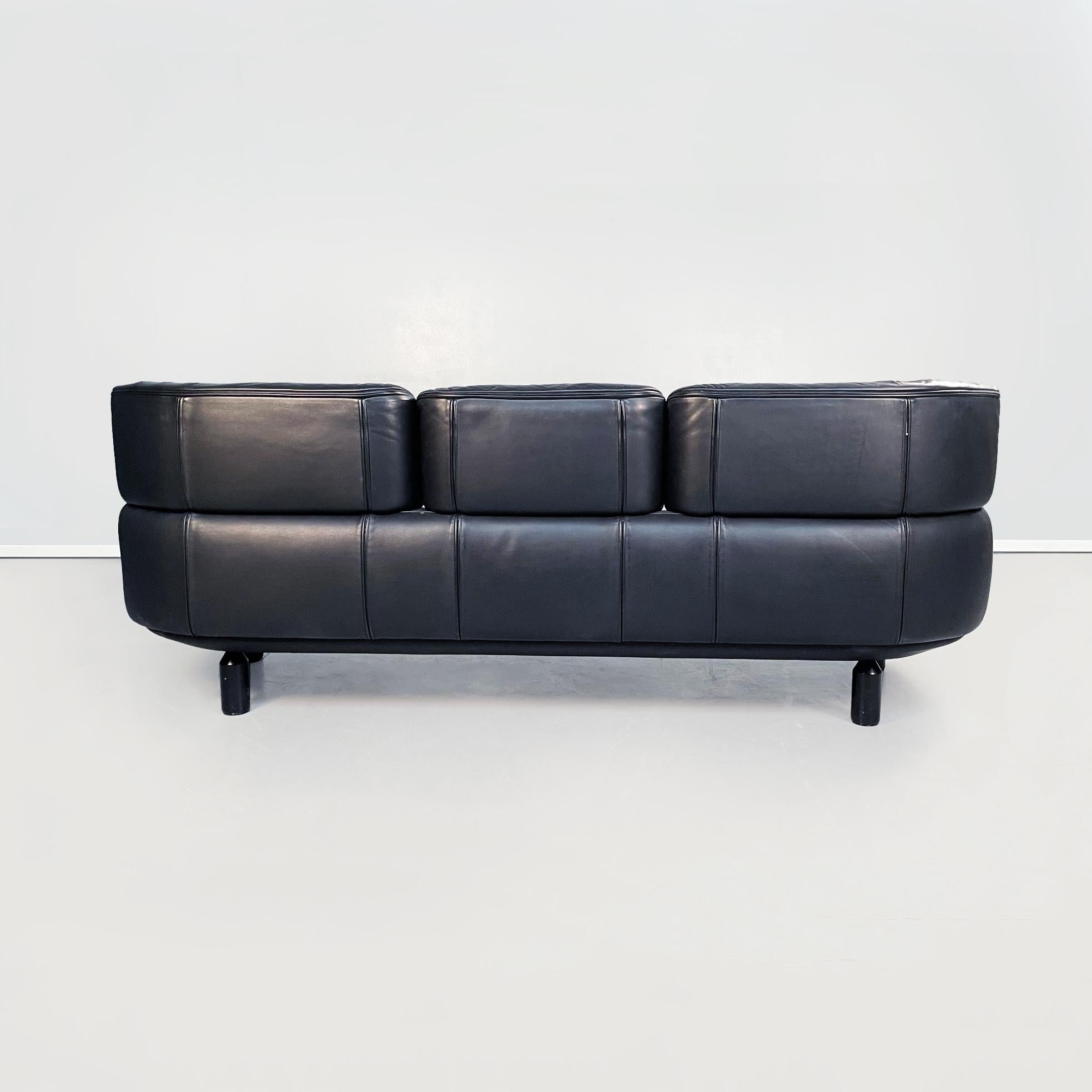 Late 20th Century Italian Modern Black Leather Wood 3seat Sofa Bull by Frattini for Cassina, 1980s For Sale
