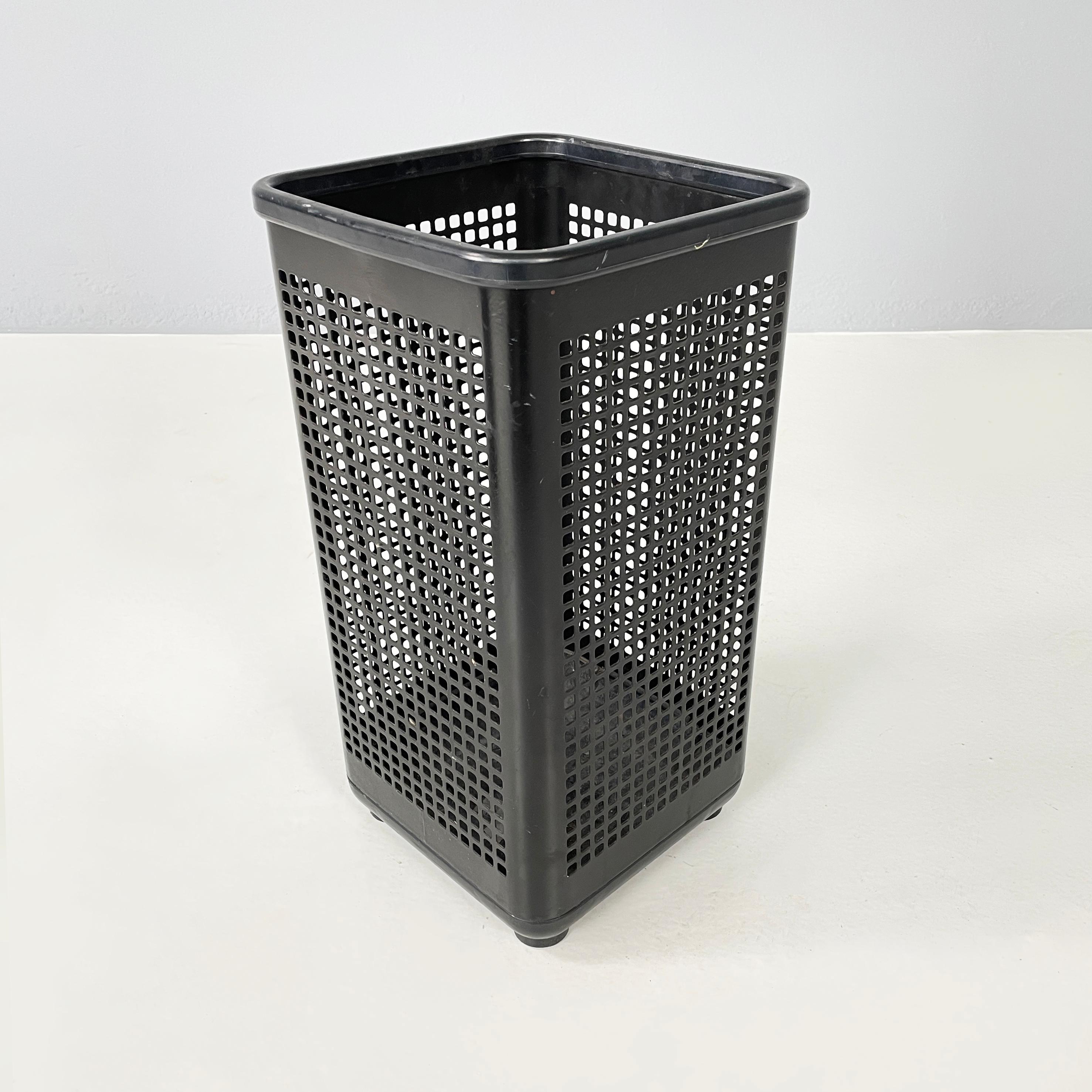 Italian modern Black metal and plastic squared baskets by Neolt, 1980s In Good Condition For Sale In MIlano, IT