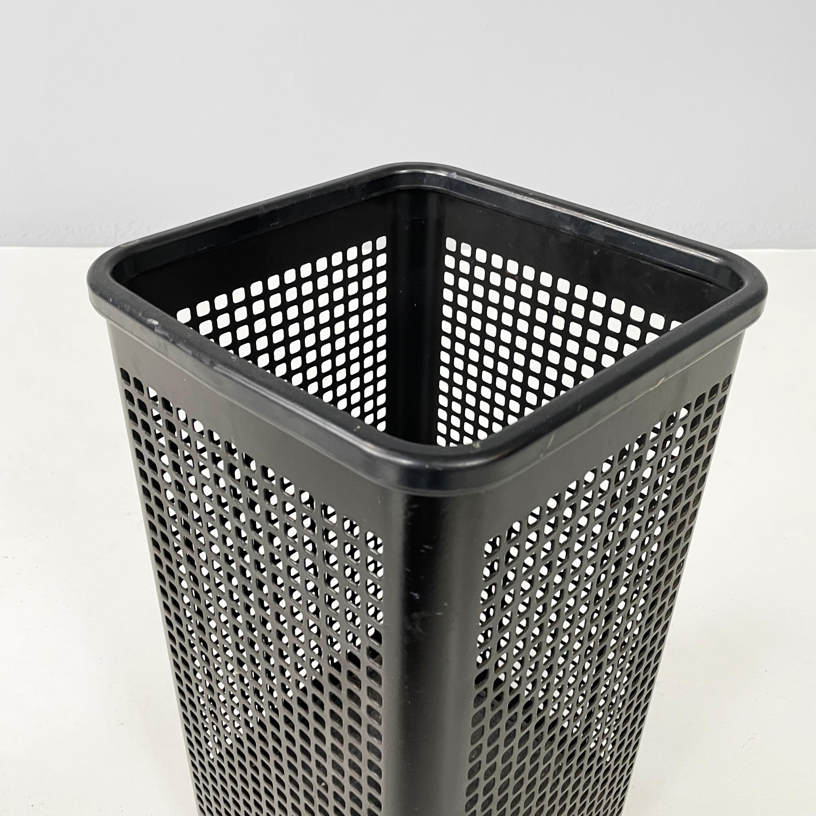 Metal Italian modern Black metal and plastic squared baskets by Neolt, 1980s For Sale