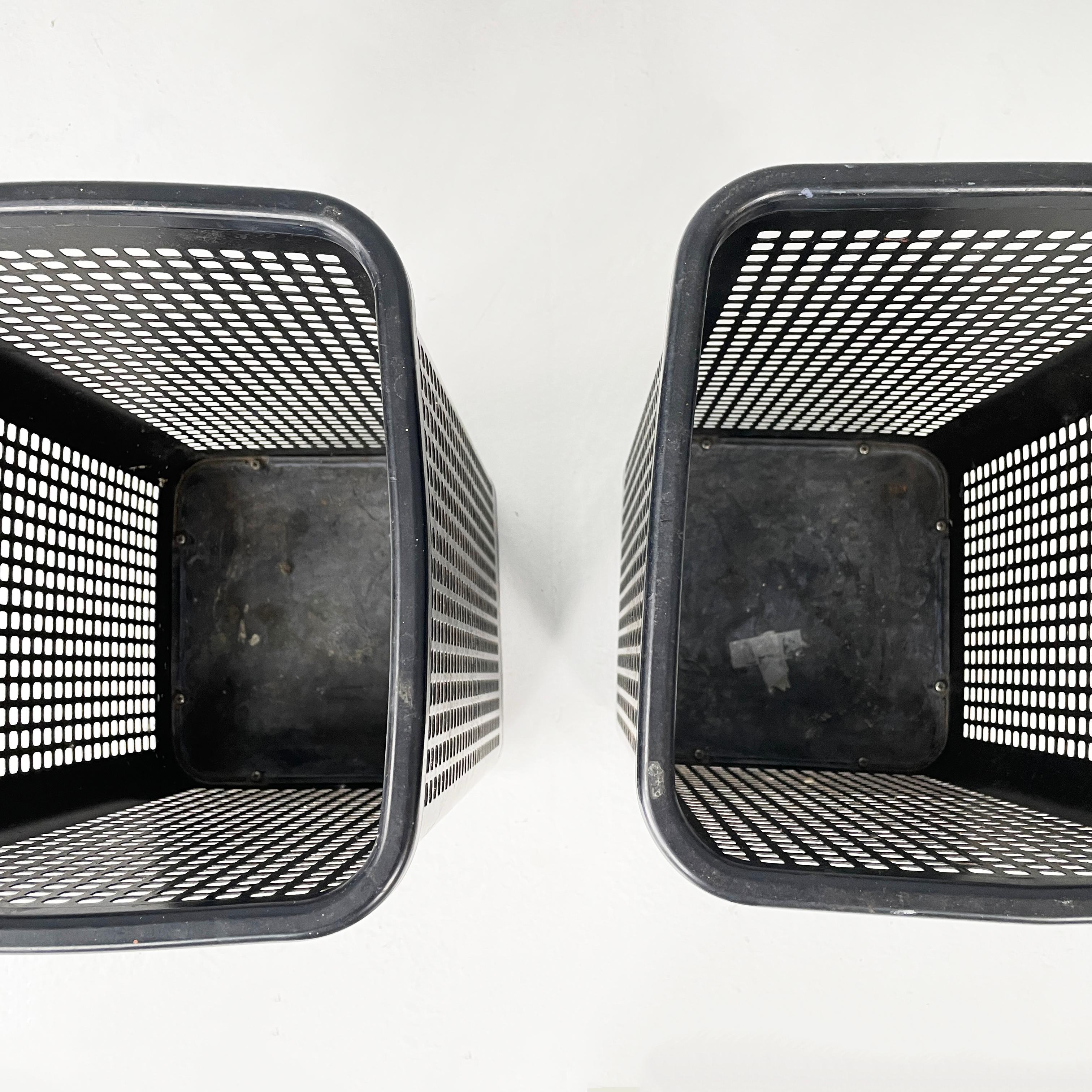 Italian modern Black metal and plastic squared baskets by Neolt, 1980s For Sale 1