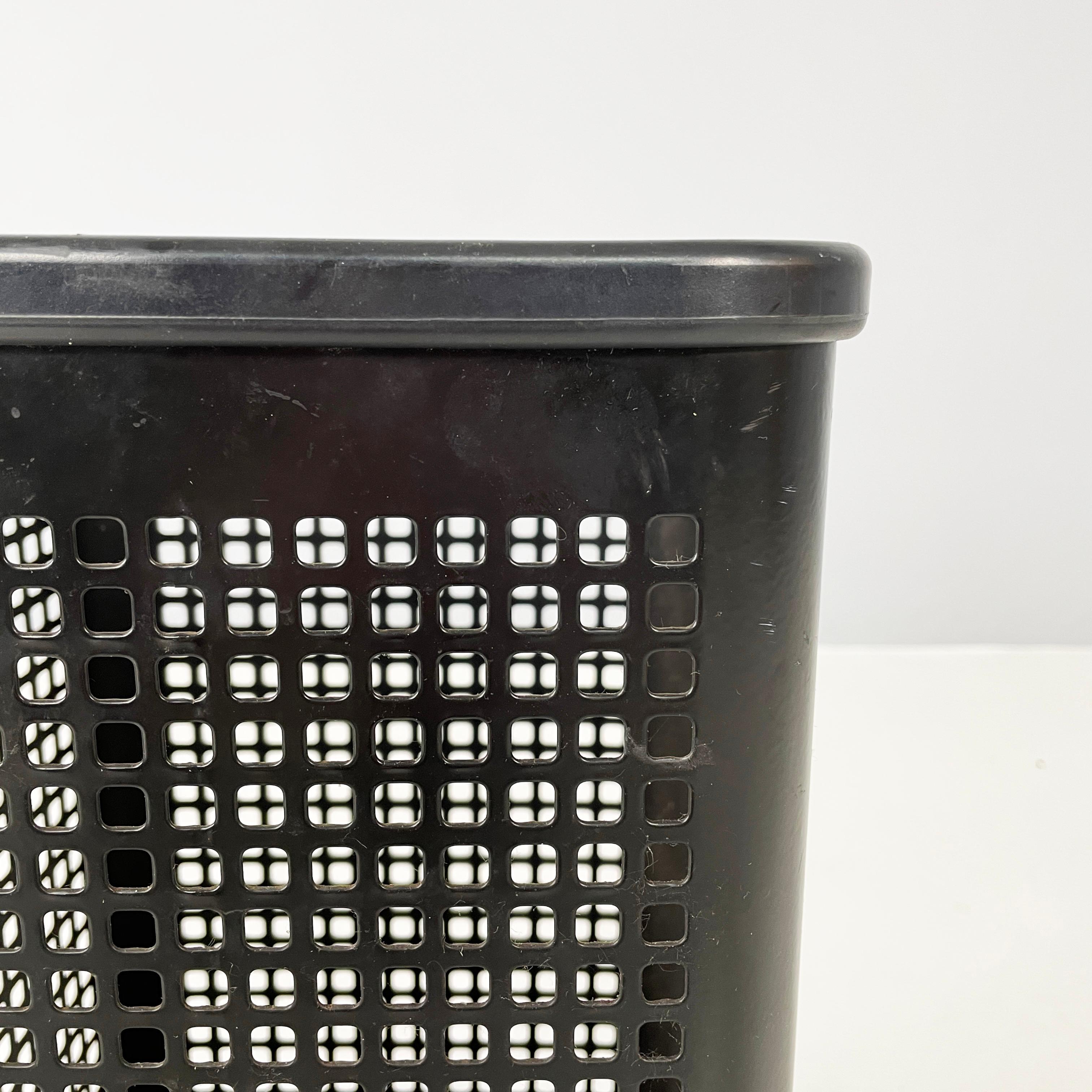 Italian modern Black metal and plastic squared baskets by Neolt, 1980s For Sale 2