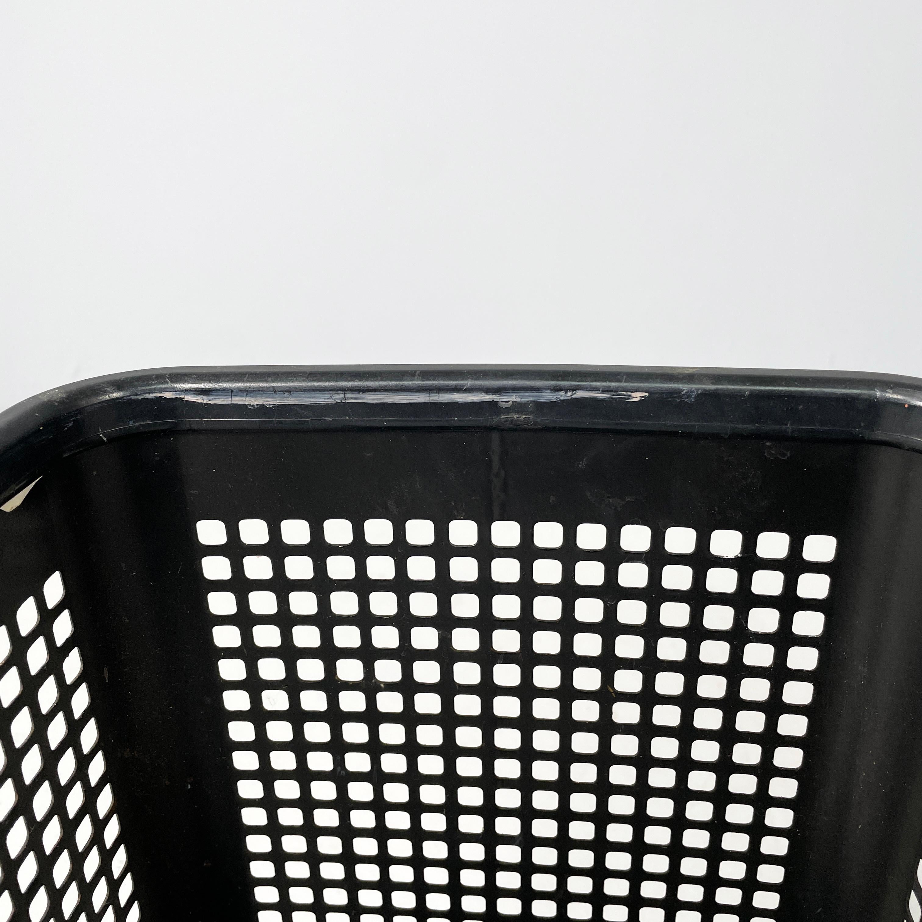 Italian modern Black metal and plastic squared baskets by Neolt, 1980s For Sale 3