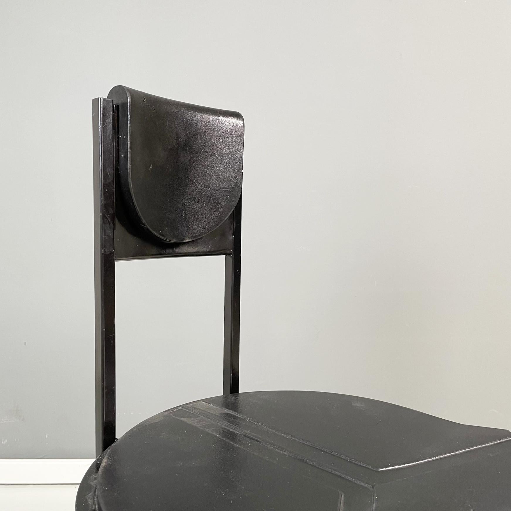Métal Chaise italienne moderne en métal noir et caoutchouc de Zeus, années 1990 en vente