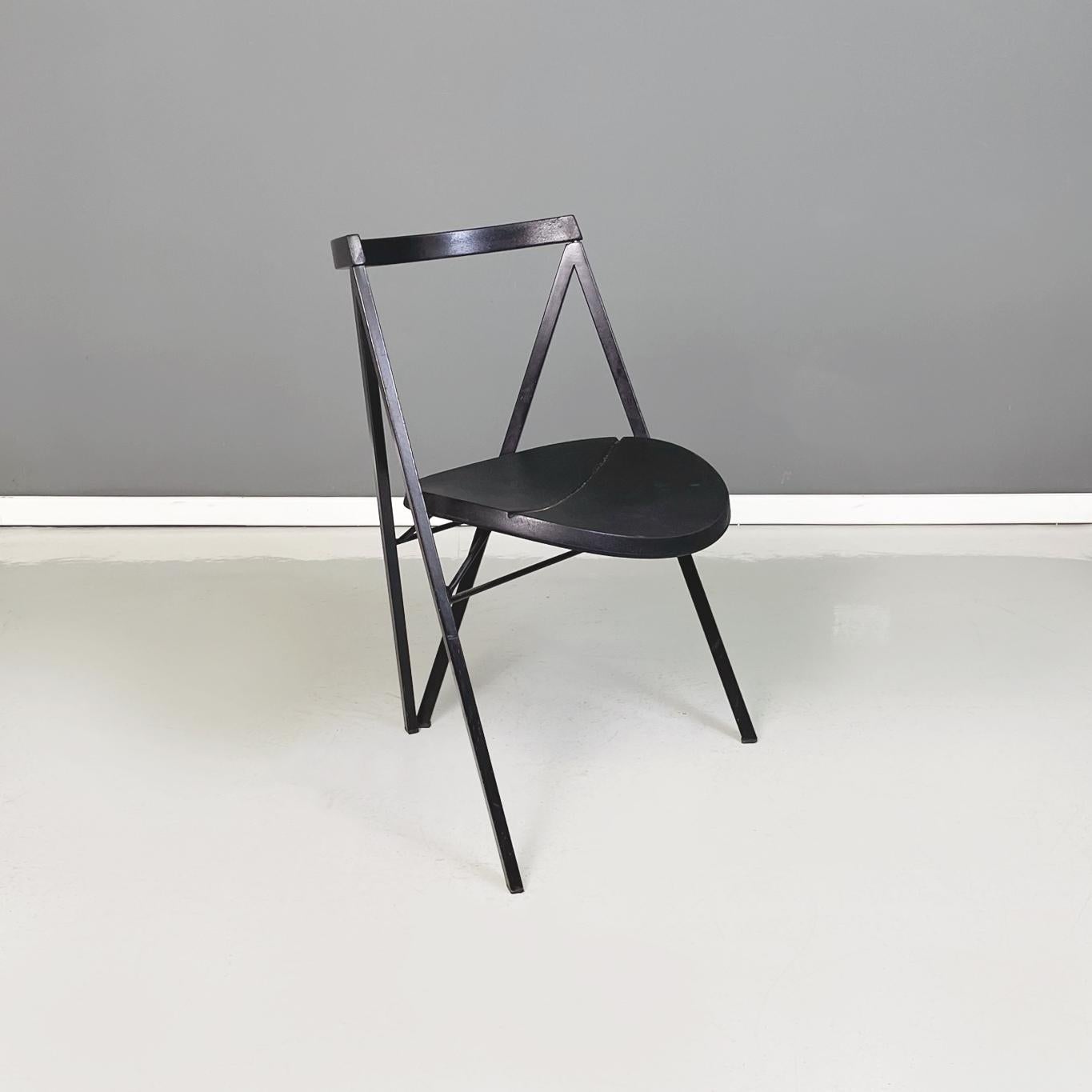 Italian modern Black metal and rubber round Chair by Zeus, 1990s
Chair with round seat in black rubber. The structure has a square section in matt black painted metal. The curved backrest has a rectangular section black rubber coating. The hind
