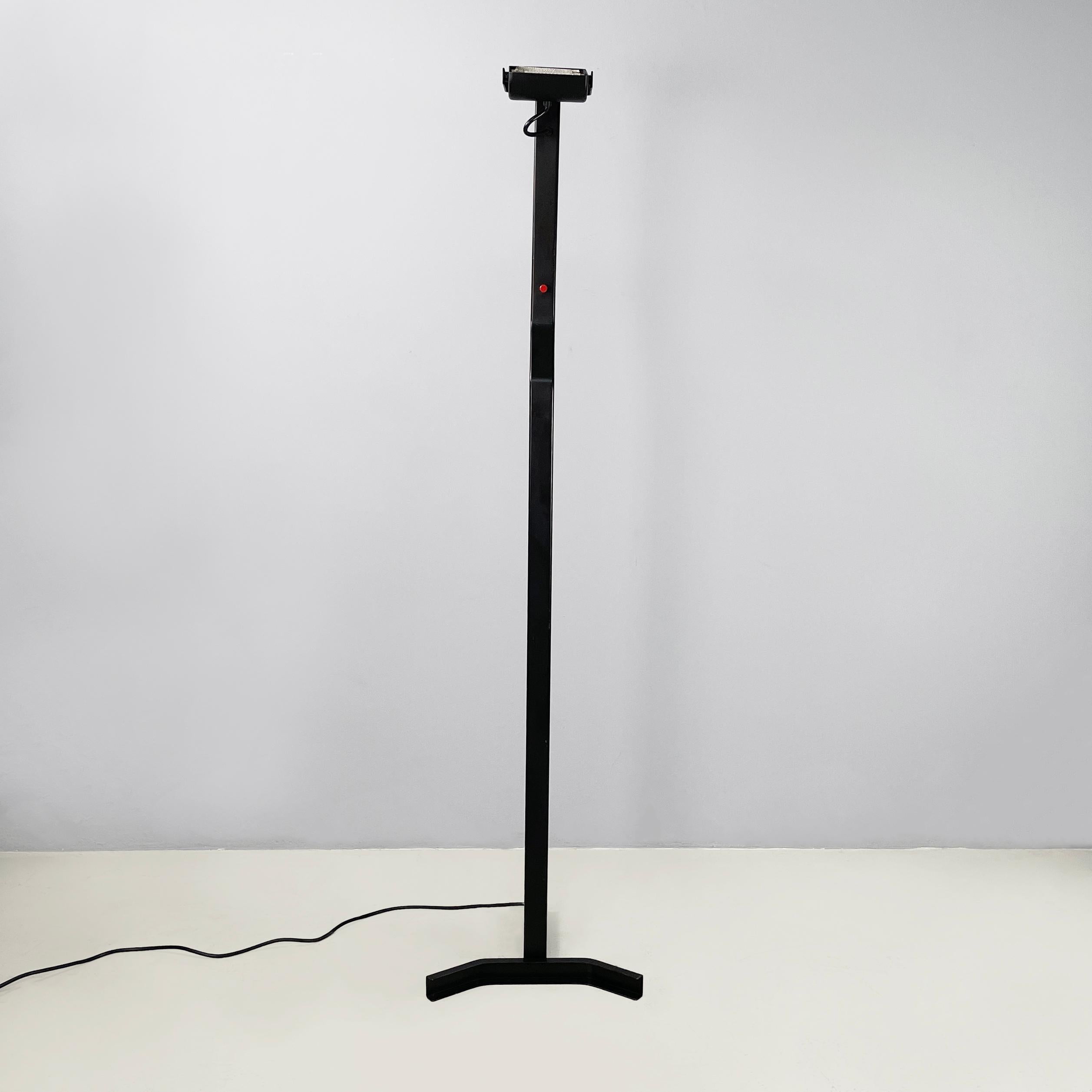 Lámpara de pie italiana moderna de metal negro Sirio de Kazuhide Takahama para Sirrah, años 80
Lámpara de pie mod. Sirio con difusor orientable, totalmente en metal negro. La estructura central está compuesta por una chapa metálica curvada en C. En