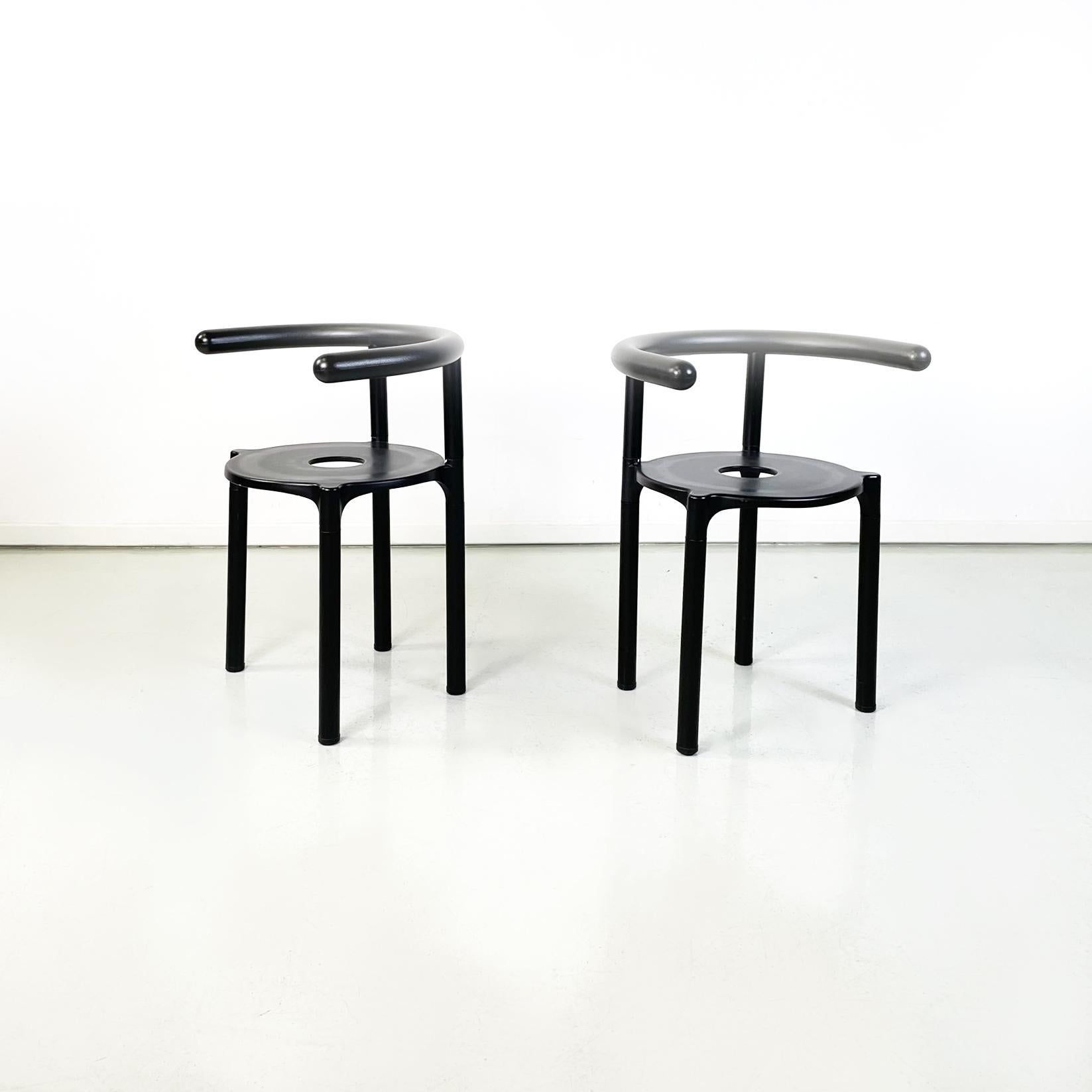 Italian modern Black metal plastic Chairs 4855 by Anna Castelli Kartell, 1990s
Pair of chairs mod. 4855 with round seat with a hole in the centre, in plastic and black metal. The cockpit-shaped structure has curved armrests with a round section.