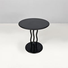 Italian modern black metal round coffee table with three vawy legs, 1980s
