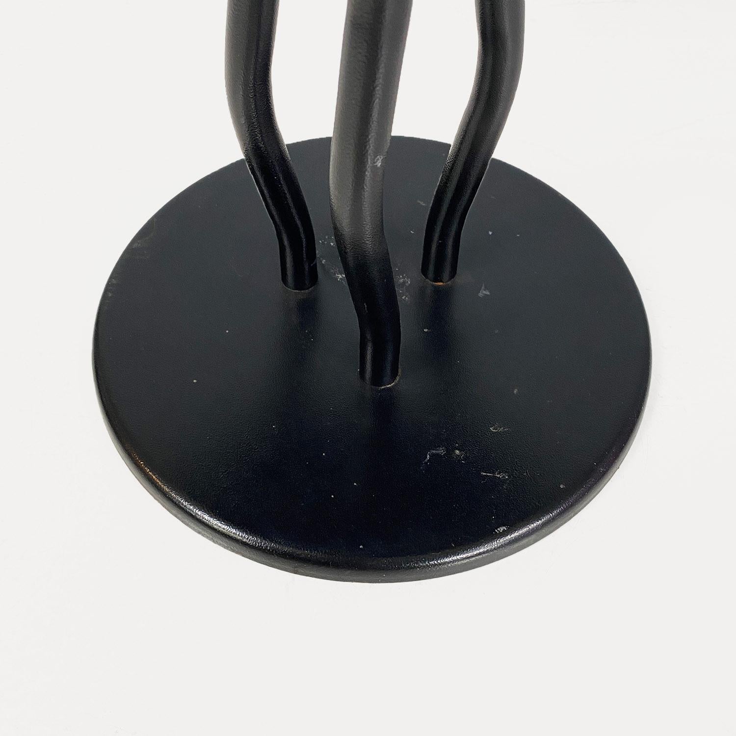 Italian modern black metal round coffee table with three vawy legs, 1980s 1