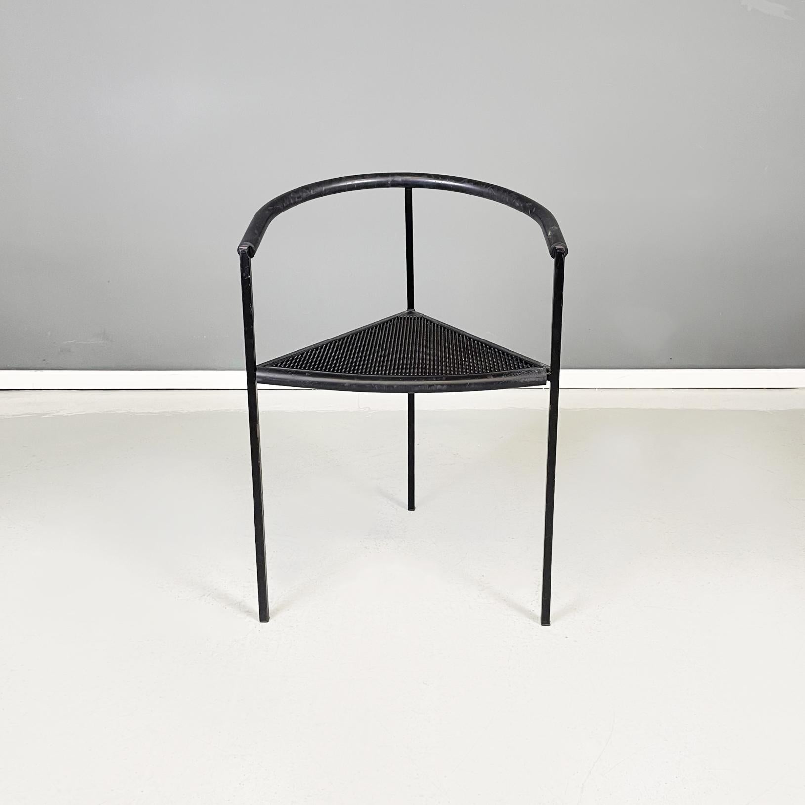 Italian modern Black metal and rubber Chair by Peregalli and Calatroni for Zeus, 1990s
Chair with triangular seat in textured black rubber. The structure has a square section in matt black painted steel. The chair has backrest and armrests covered