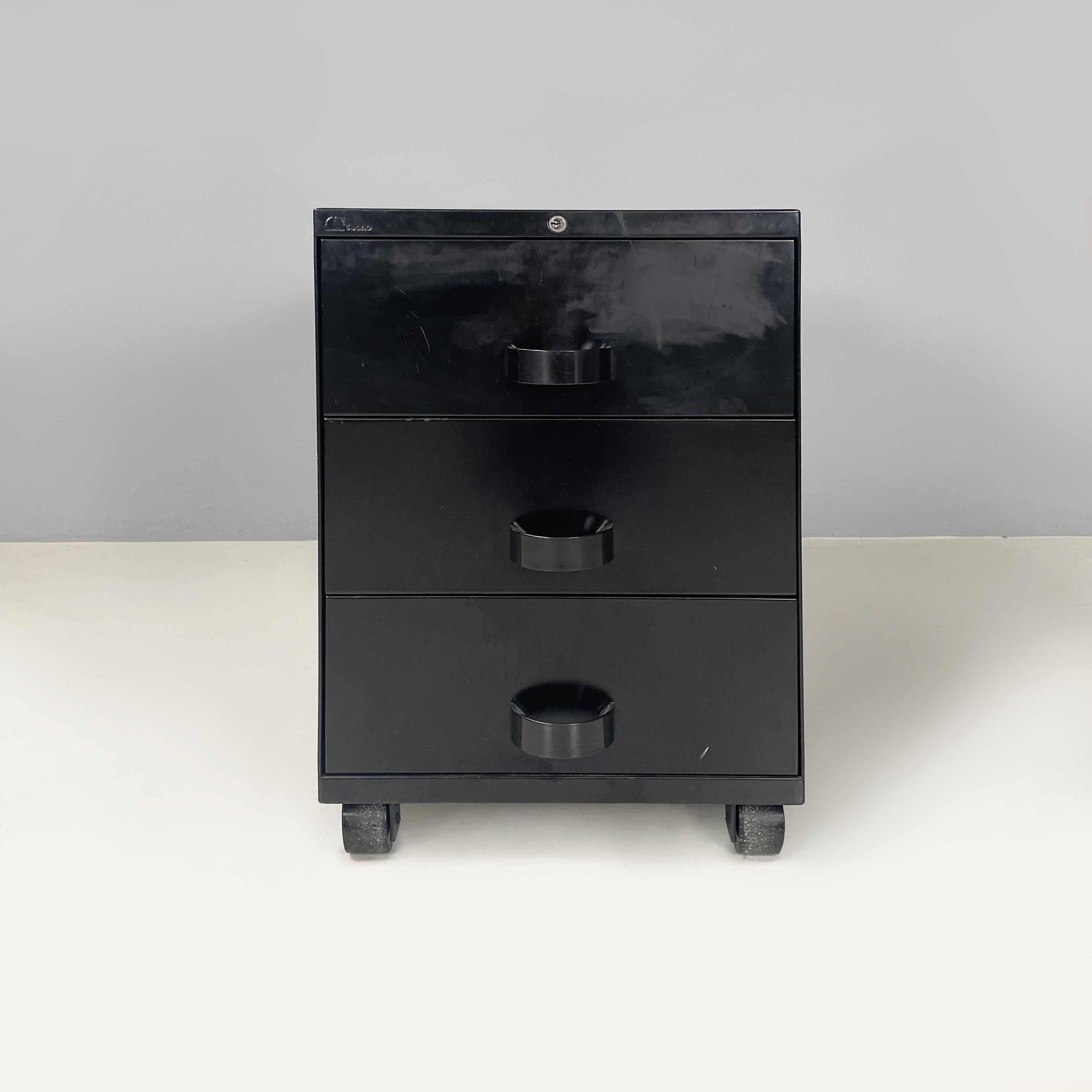 Italian mid-century modern Black Office drawer unit by Osvaldo Borsani and Eugenio Gerli for Tecno, 1970s
Office drawer unit with rectangular base in black painted metal. On the front it has 3 large drawers with semicircular handles. At the base it