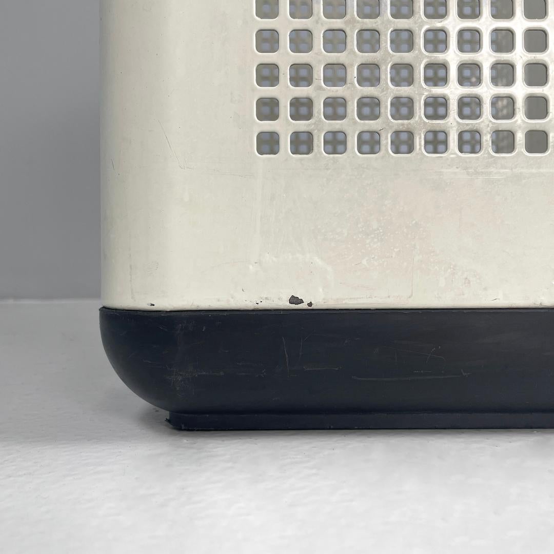 Italienischer moderner Schirmhalter aus schwarzem Kunststoff und weißem Metall von Neolt, 1980er Jahre im Angebot 6