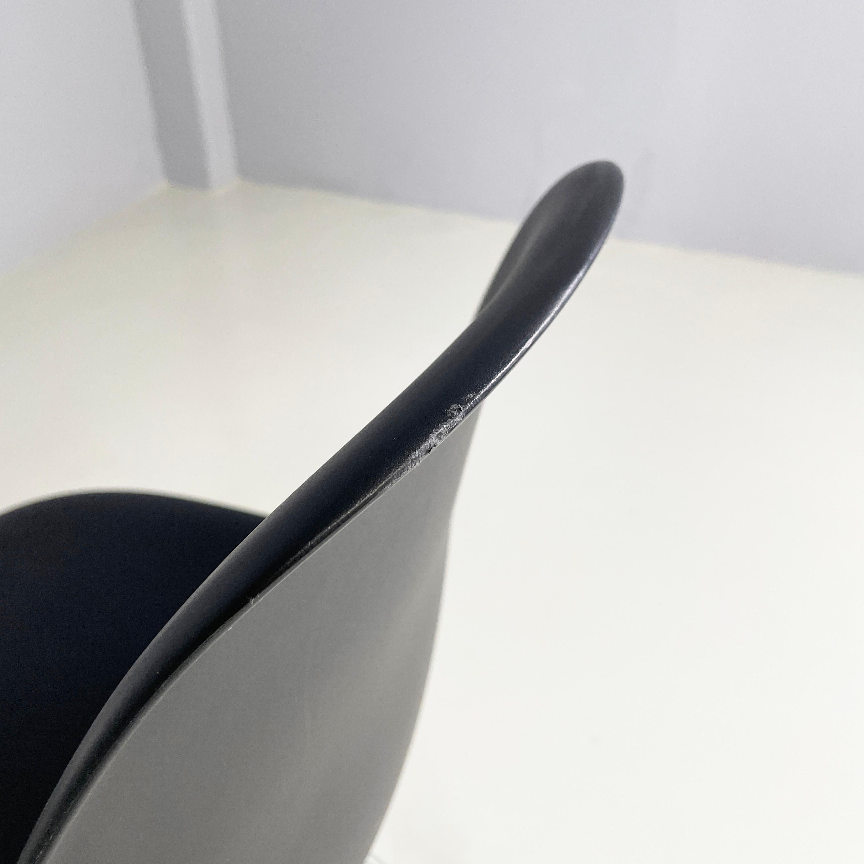 Sedie moderne italiane in plastica nera di Charles and Ray Eames per Vitra, 2017 in vendita 7