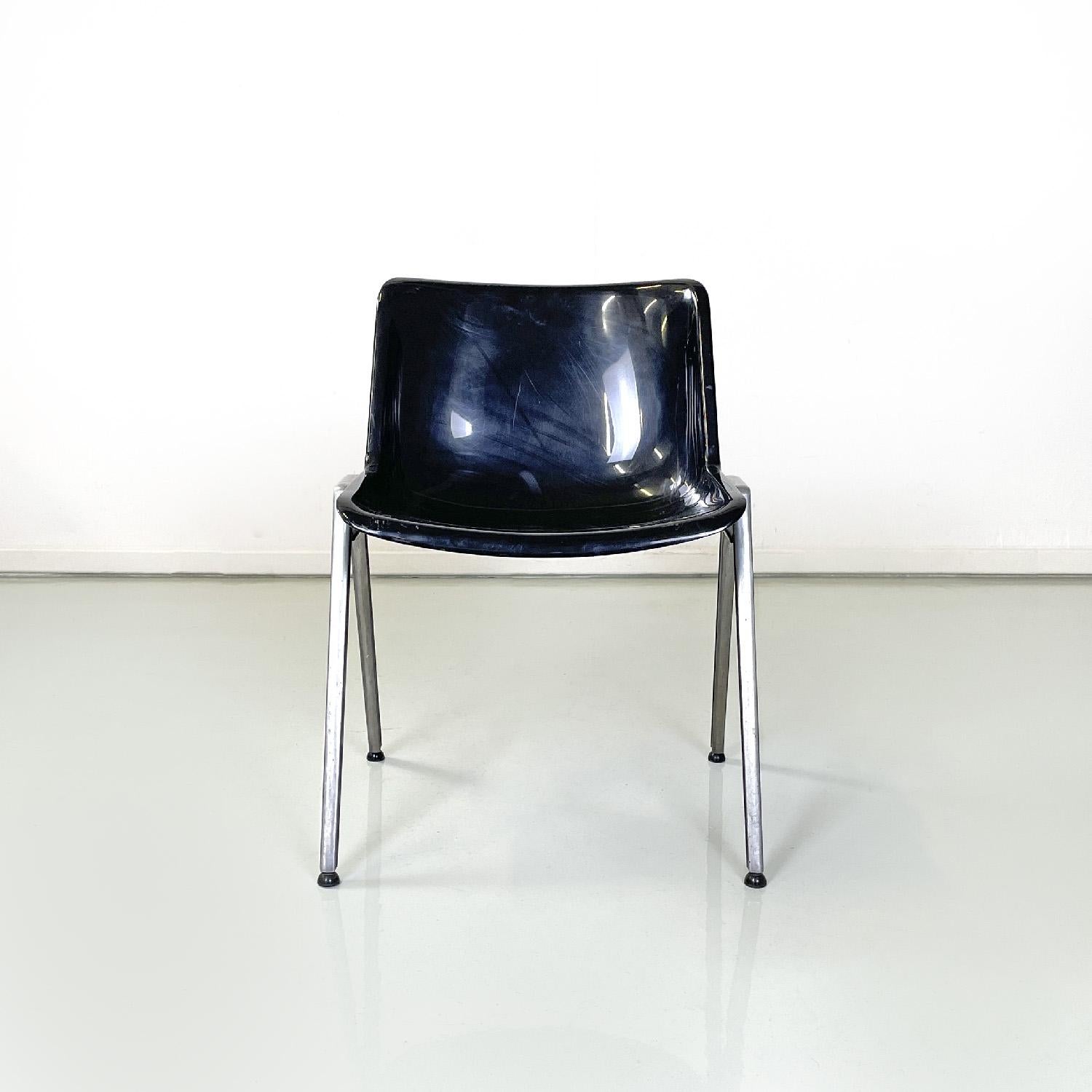Italian modern black plastic chairs Modus SM 203 by Borsani for Tecno, 1980s In Good Condition For Sale In MIlano, IT