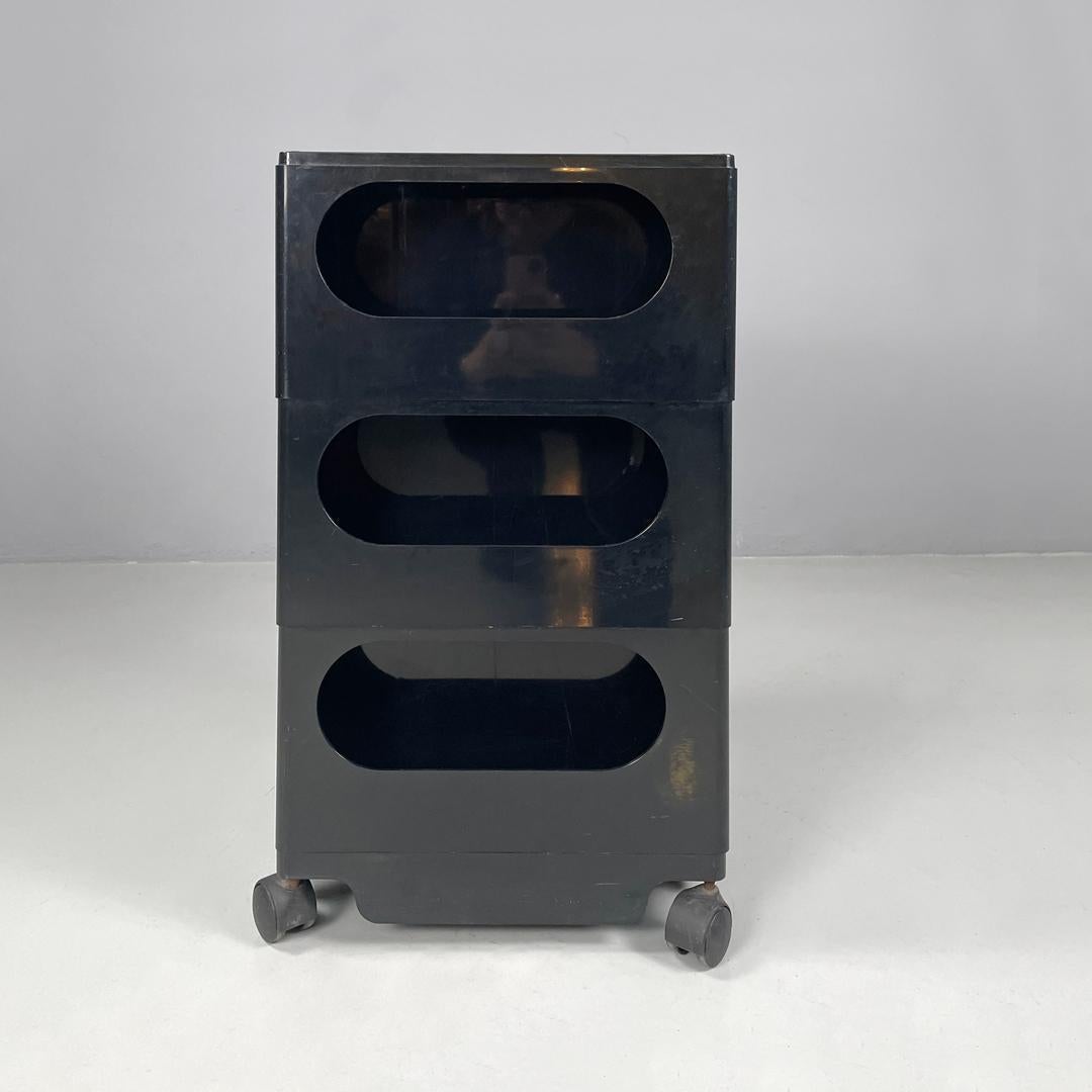 Carrello portaoggetti italiano moderno in plastica nera Boby Joe Colombo Bieffeplast, anni '70 In condizioni discrete in vendita a MIlano, IT