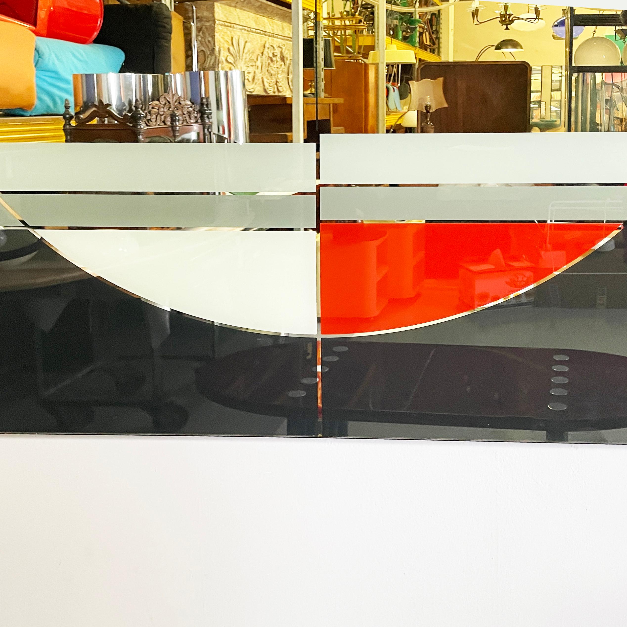 Italian modern black red gray wall mirror Morphos by Carmi for Acerbis, 1980s In condizioni buone in vendita a MIlano, IT