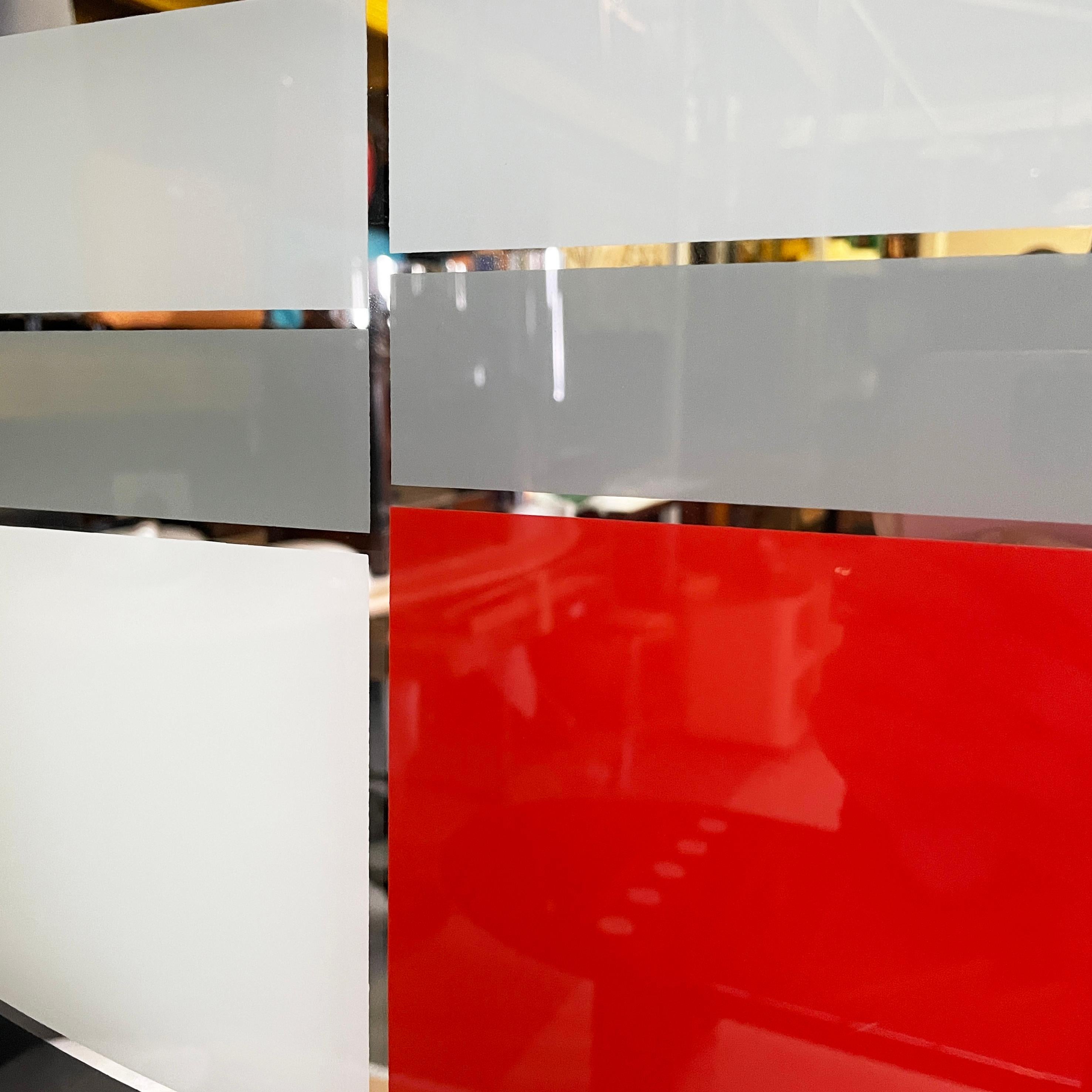 Late 20th Century Italian modern black red gray wall mirror Morphos by Carmi for Acerbis, 1980s in vendita